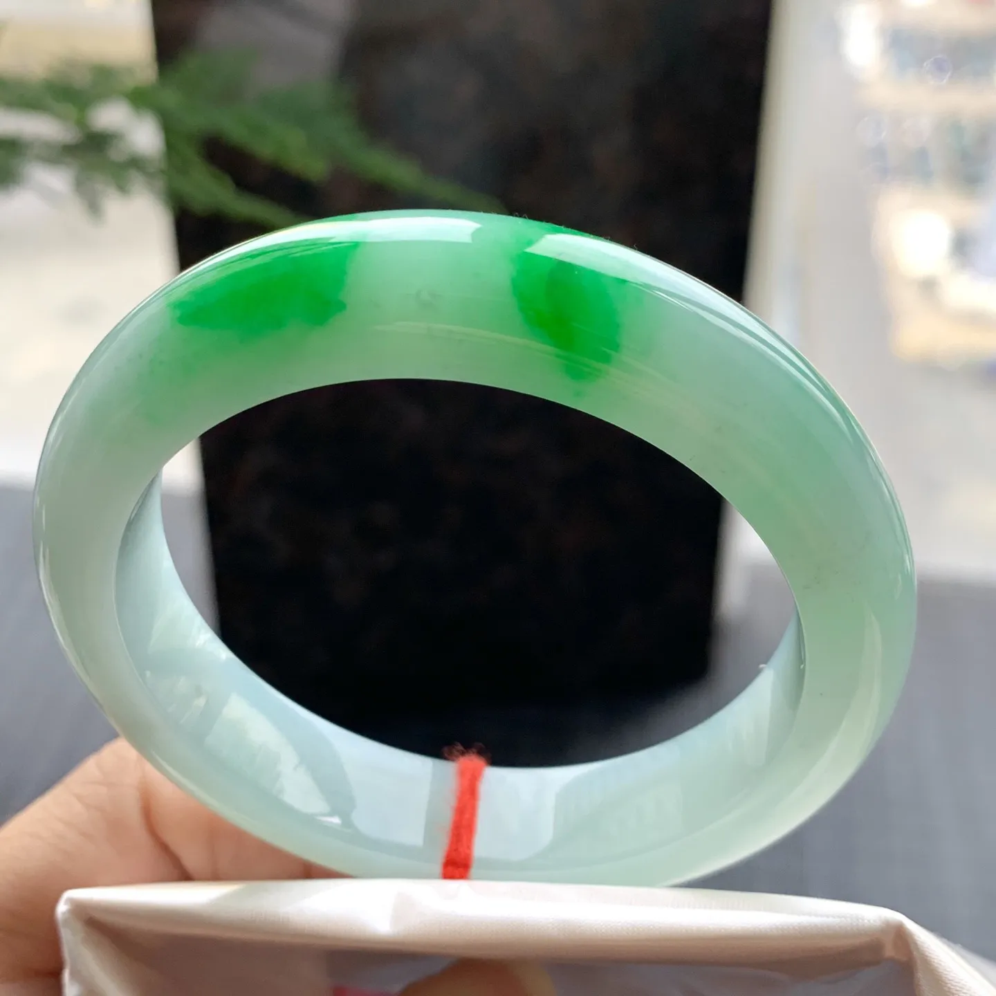 正圈白底青阳绿 无瑕 尺寸:55.5/12.4/9.1 色阳