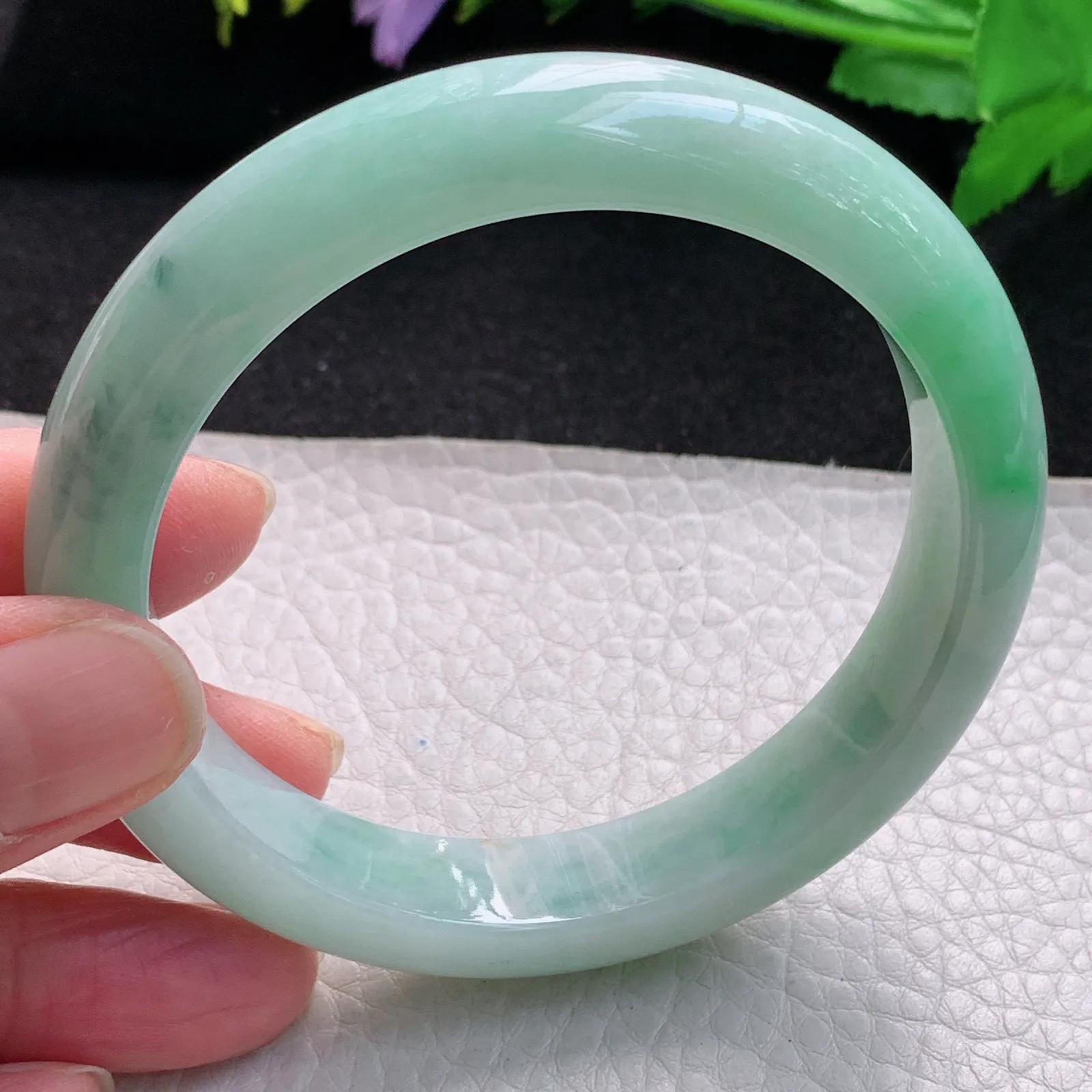 fl大圈口60mm平安镯 缅甸翡翠玉手镯飘绿大气高雅宽边玉手环