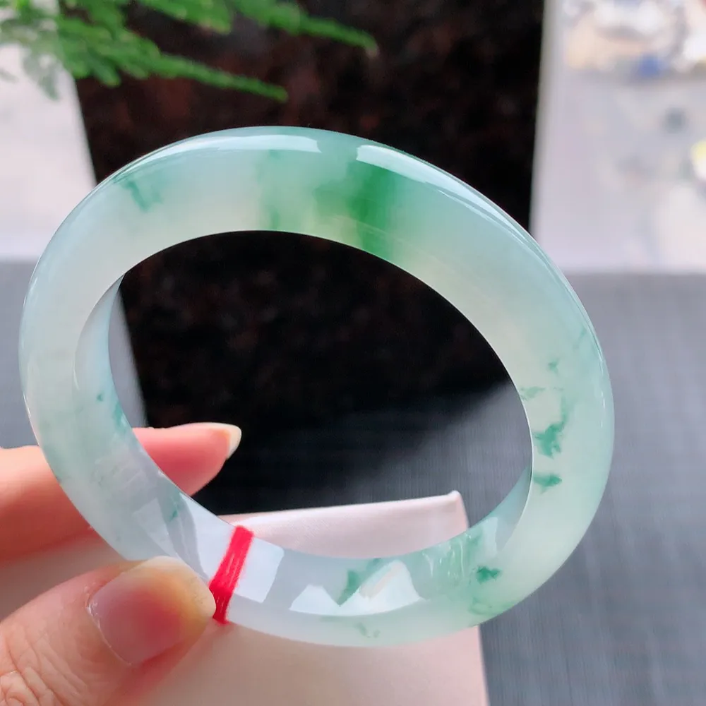 正圈高冰飘花 无瑕 尺寸:57.4/12.4/8.7 花美 种水好🥰🥰