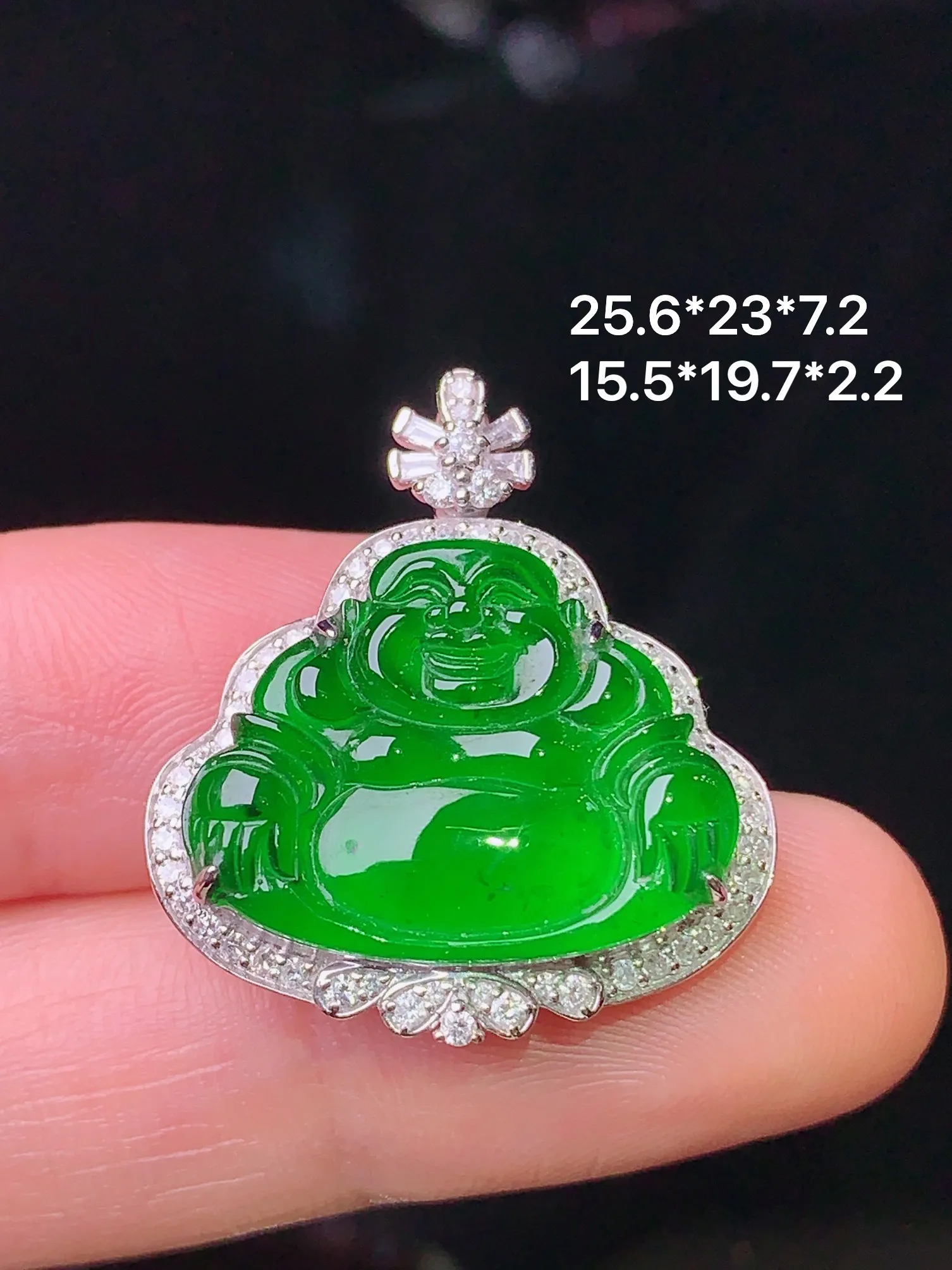 18k金钻镶嵌满绿佛公吊坠 玉质细腻 色泽清新艳丽 整体尺寸25.6*23*7.2