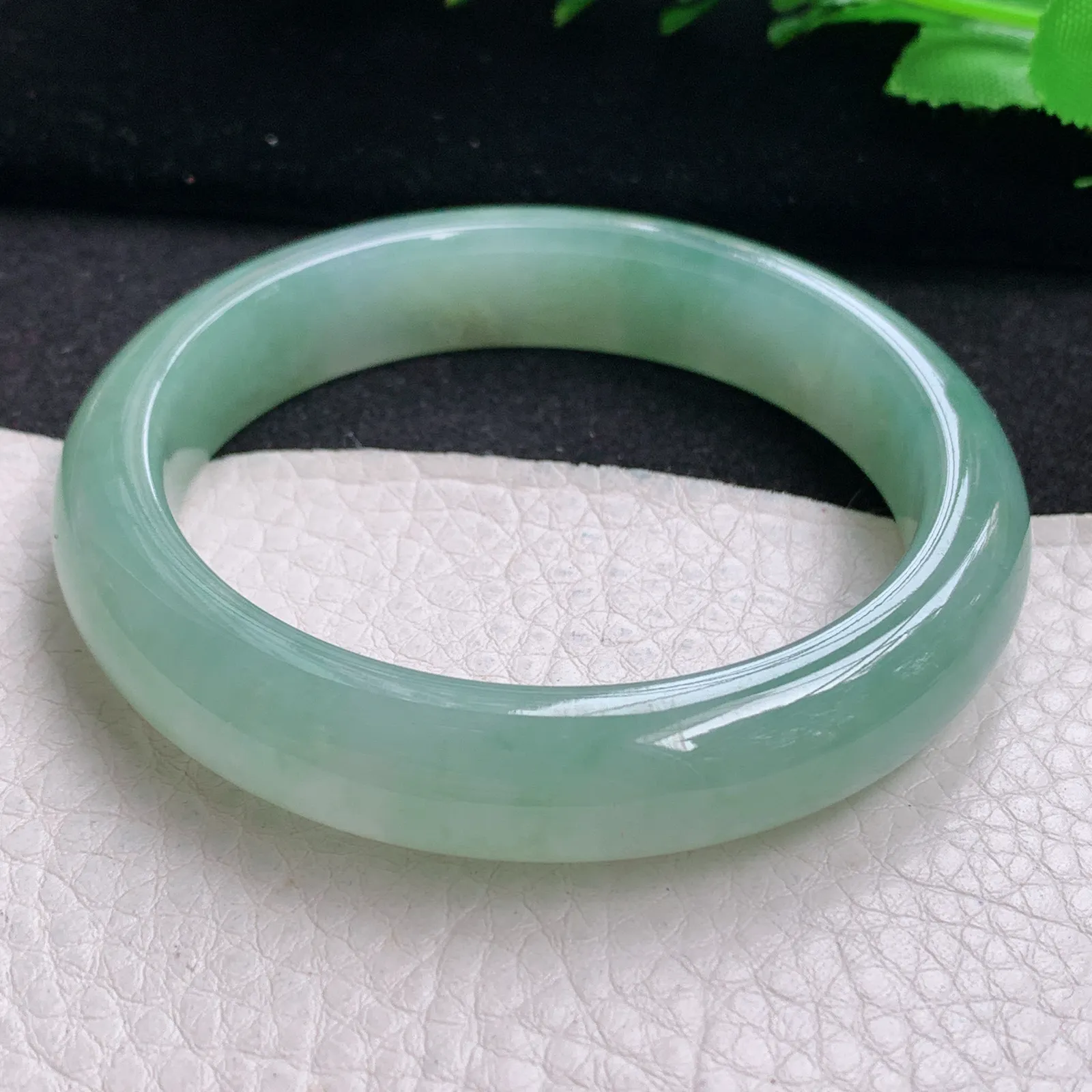 r自然光56*12*8.2平安镯 缅甸翡翠玉手镯冰晴水灵宽边玉手环