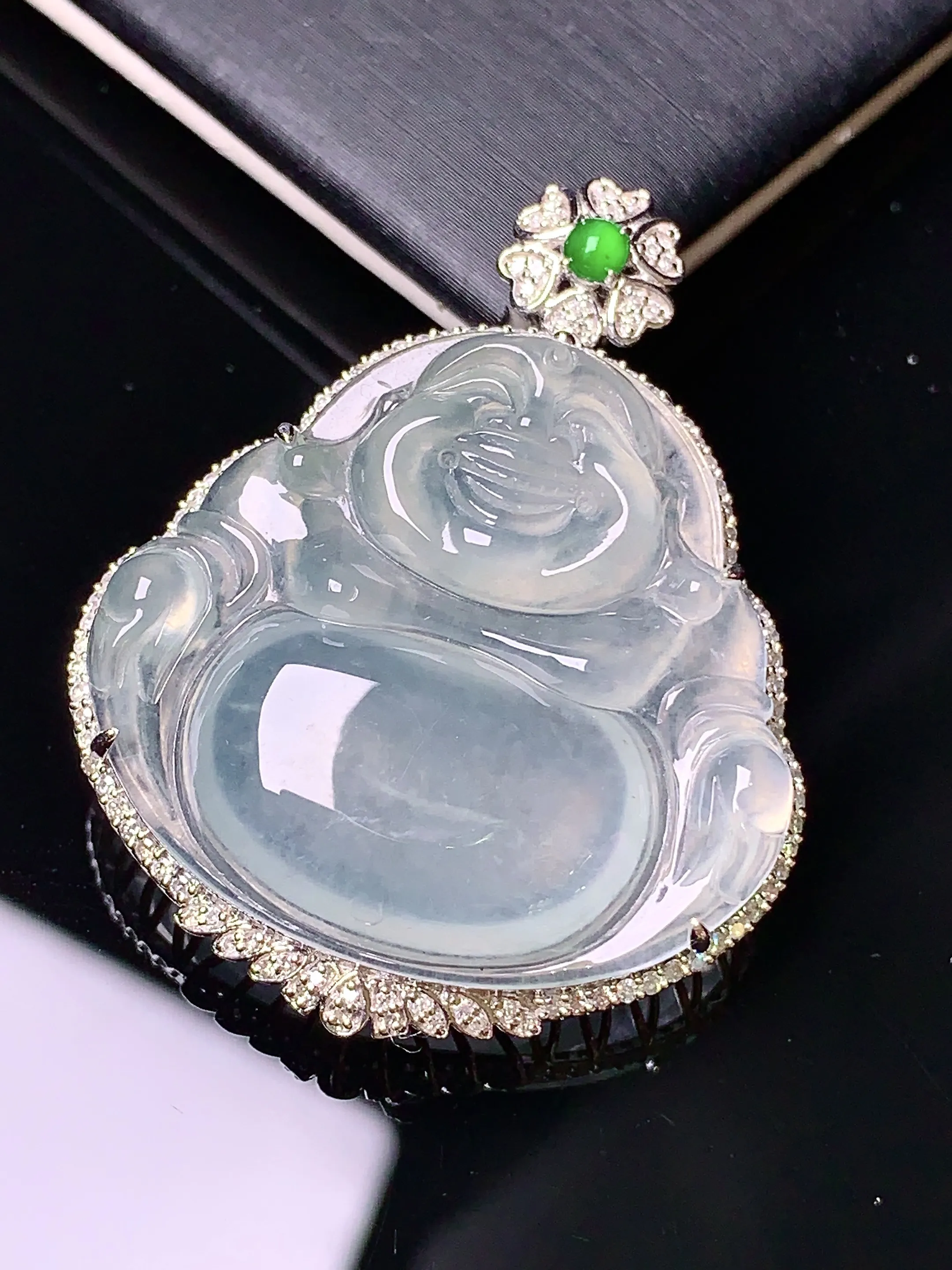 18k金钻镶嵌冰种佛公吊坠 玉质细腻 色泽清新艳丽 整体尺寸39.5*31.7*9.8