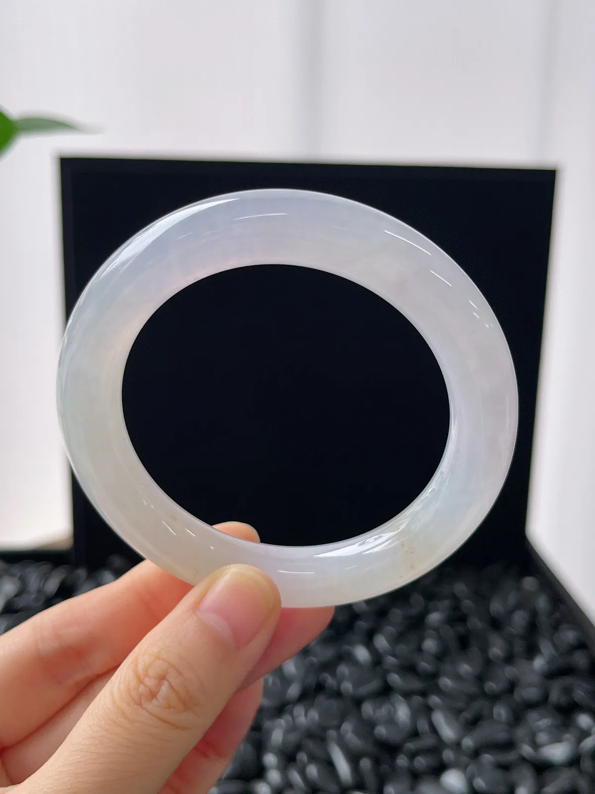 圆镯53.3圈口，翡翠冰糯种淡紫色手镯