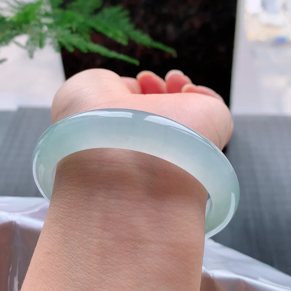 正圈高冰绿 无瑕 尺寸:54.7/12.1/8.2 种水好