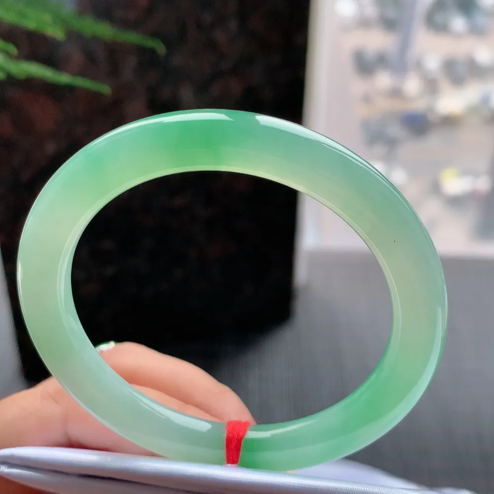 圆条冰阳绿 无瑕 尺寸:54.1/8.4/8.8 种色俱佳