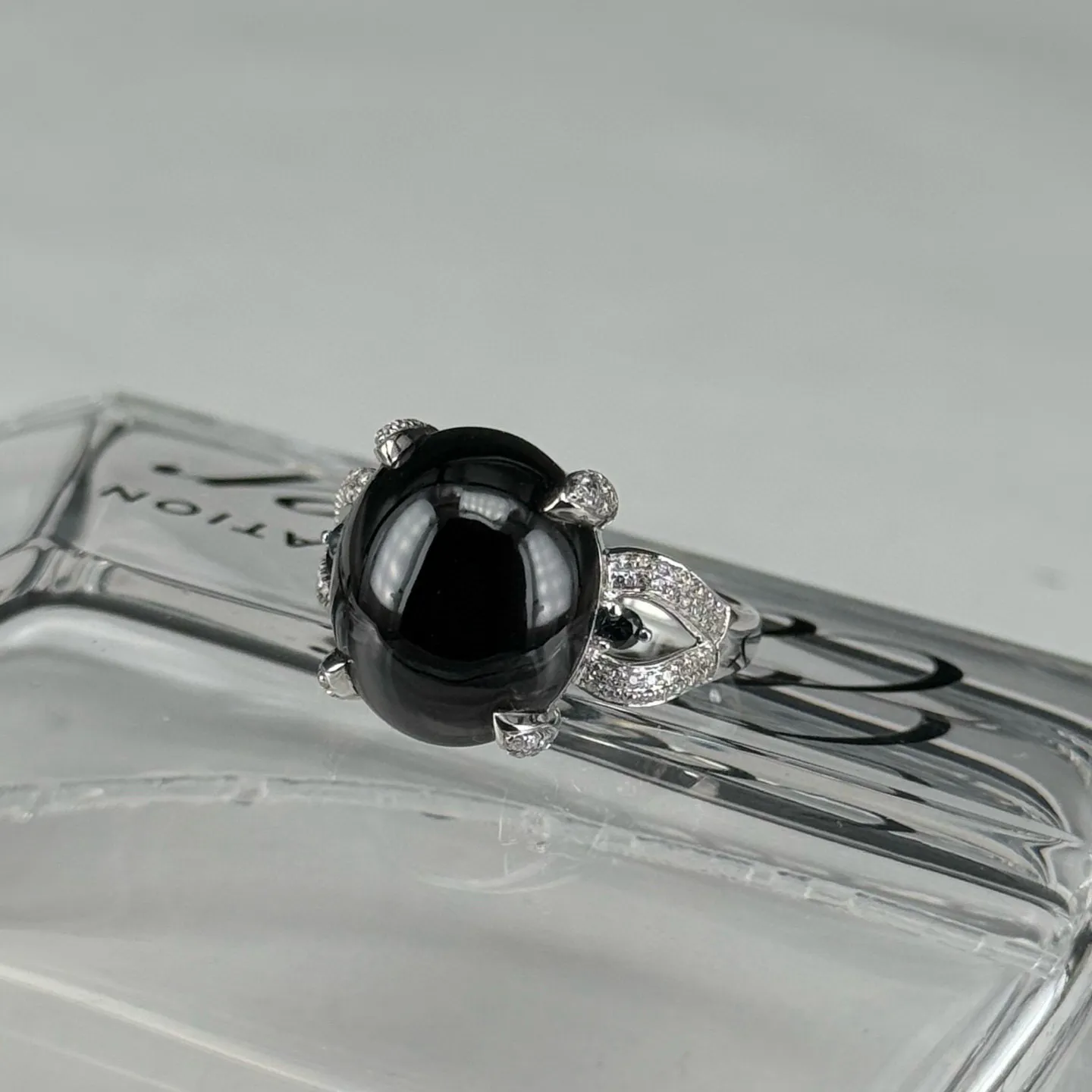 精品18k墨翠女戒 种好色正 黑度极好 打灯通透 油性十足 尺寸14.5