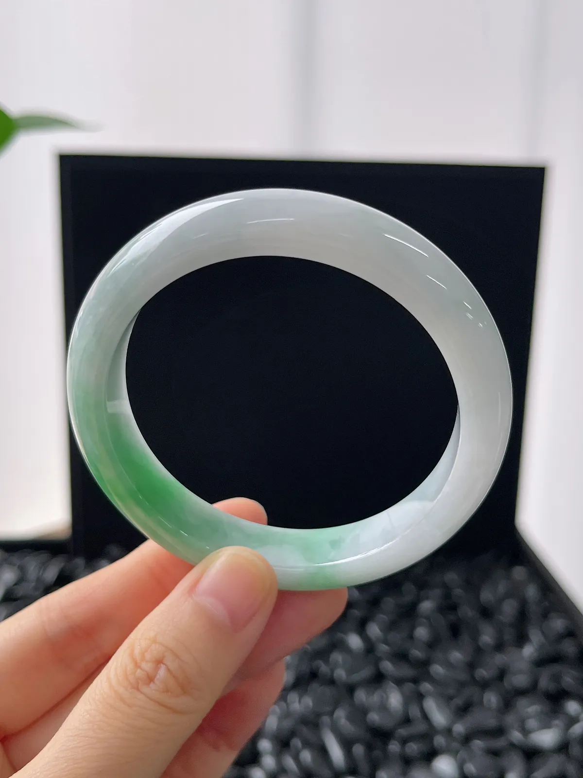 正圈55.2圈口，翡翠糯化种飘绿手镯