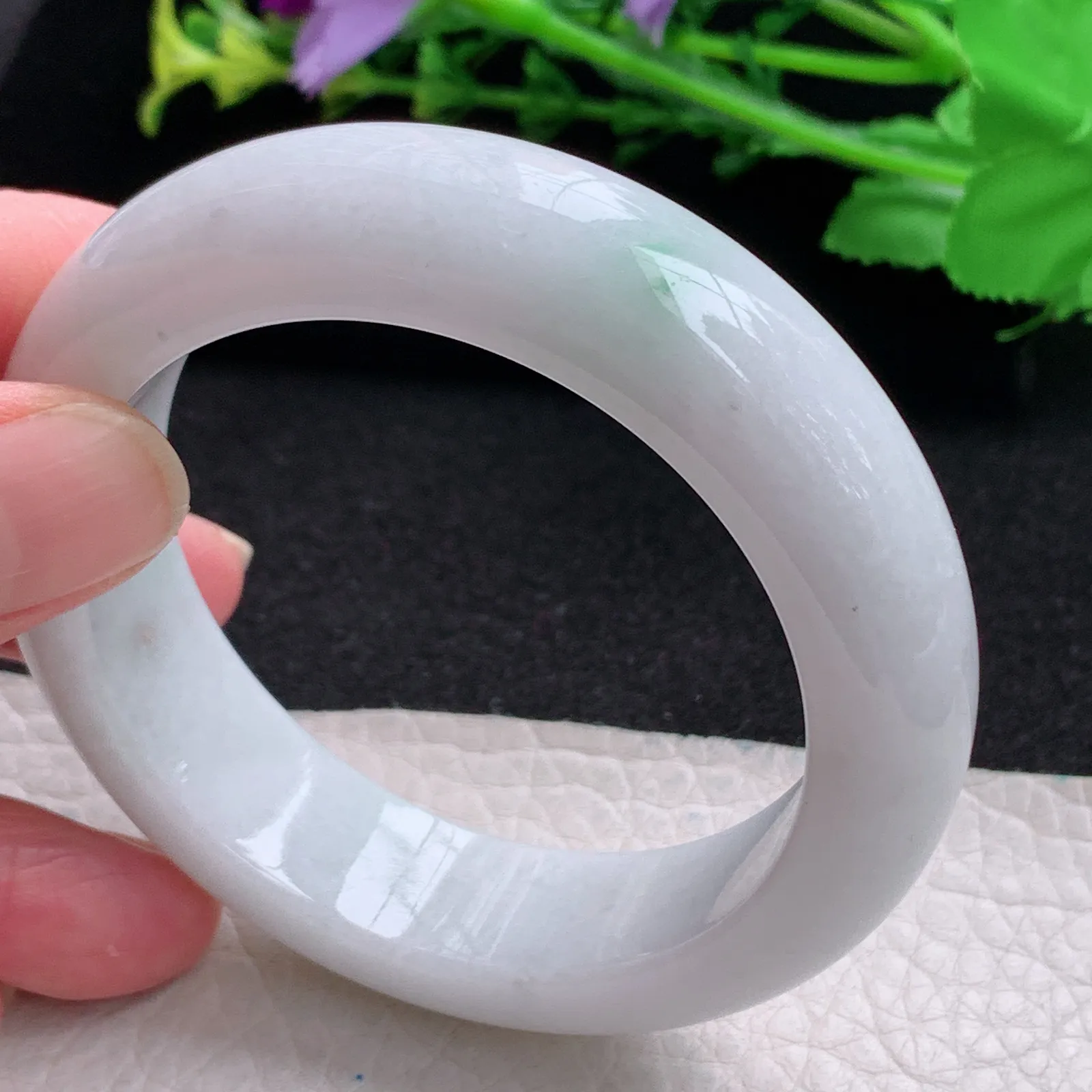 z自然光53.6*15.3*9.5轮胎镯 缅甸翡翠玉手镯飘绿厚装宽边玉手环