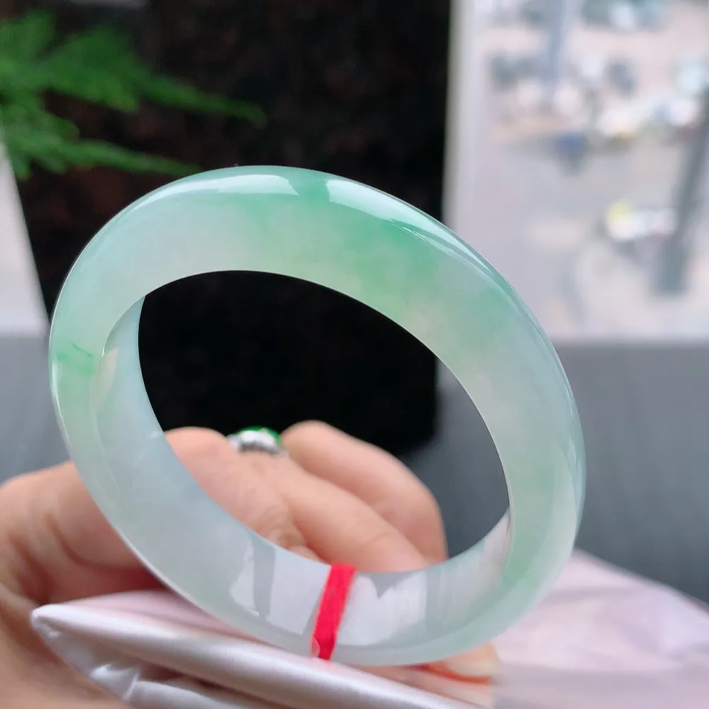 贵妃高冰阳绿 无瑕 尺寸:53.2/44.7/12.7/7.5 种色俱佳