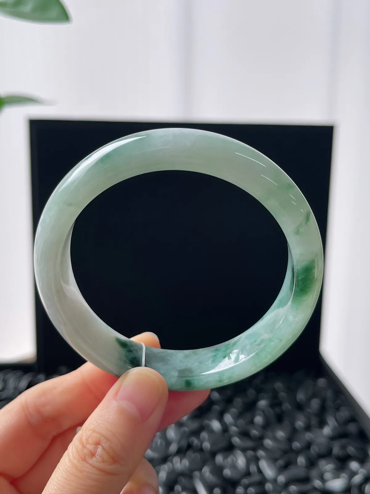 正圈58圈口，翡翠糯化种飘绿手镯