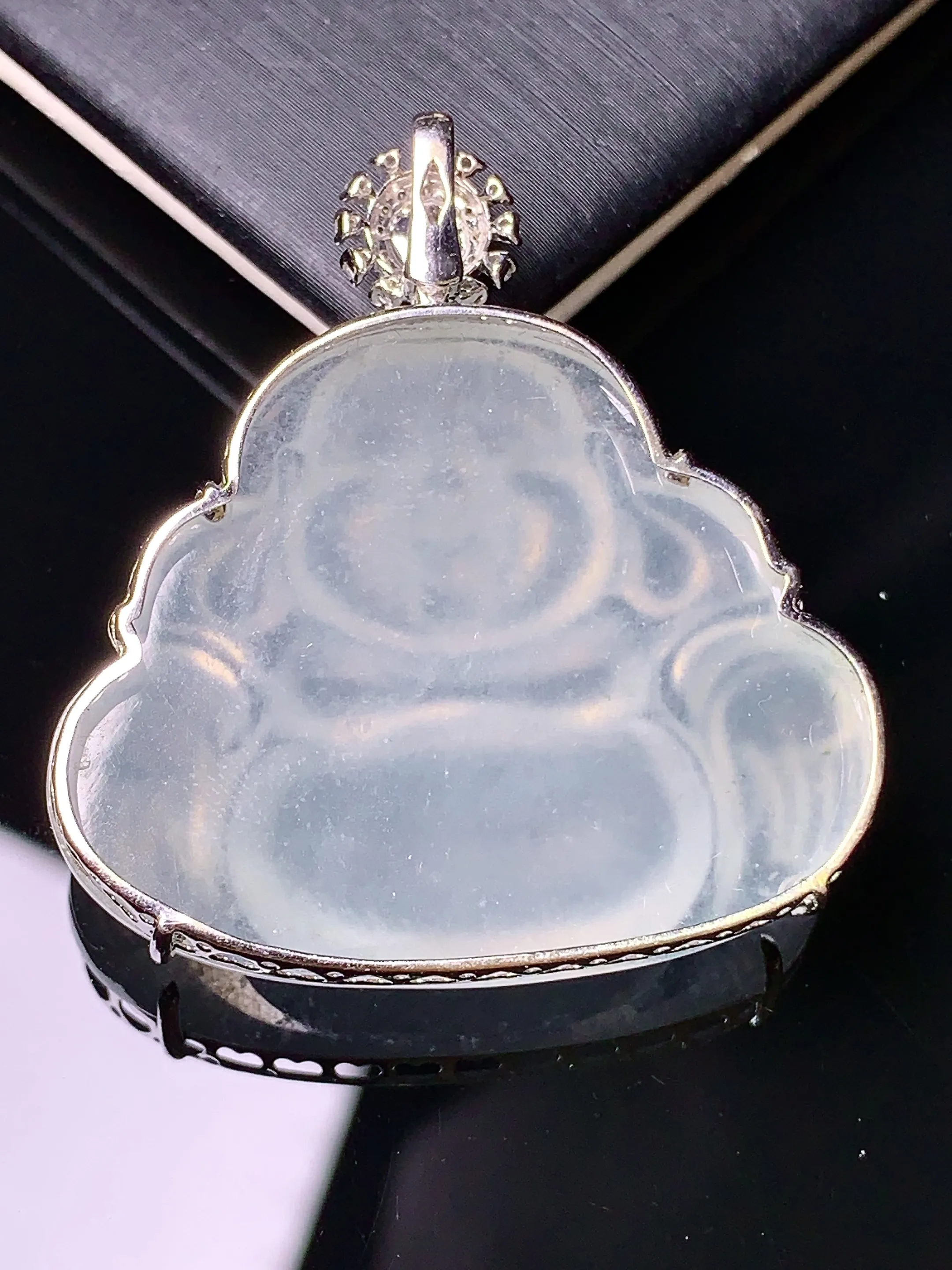 18k金钻镶嵌冰种佛公吊坠 玉质细腻 色泽清新艳丽 整体尺寸28.6*35*8.5