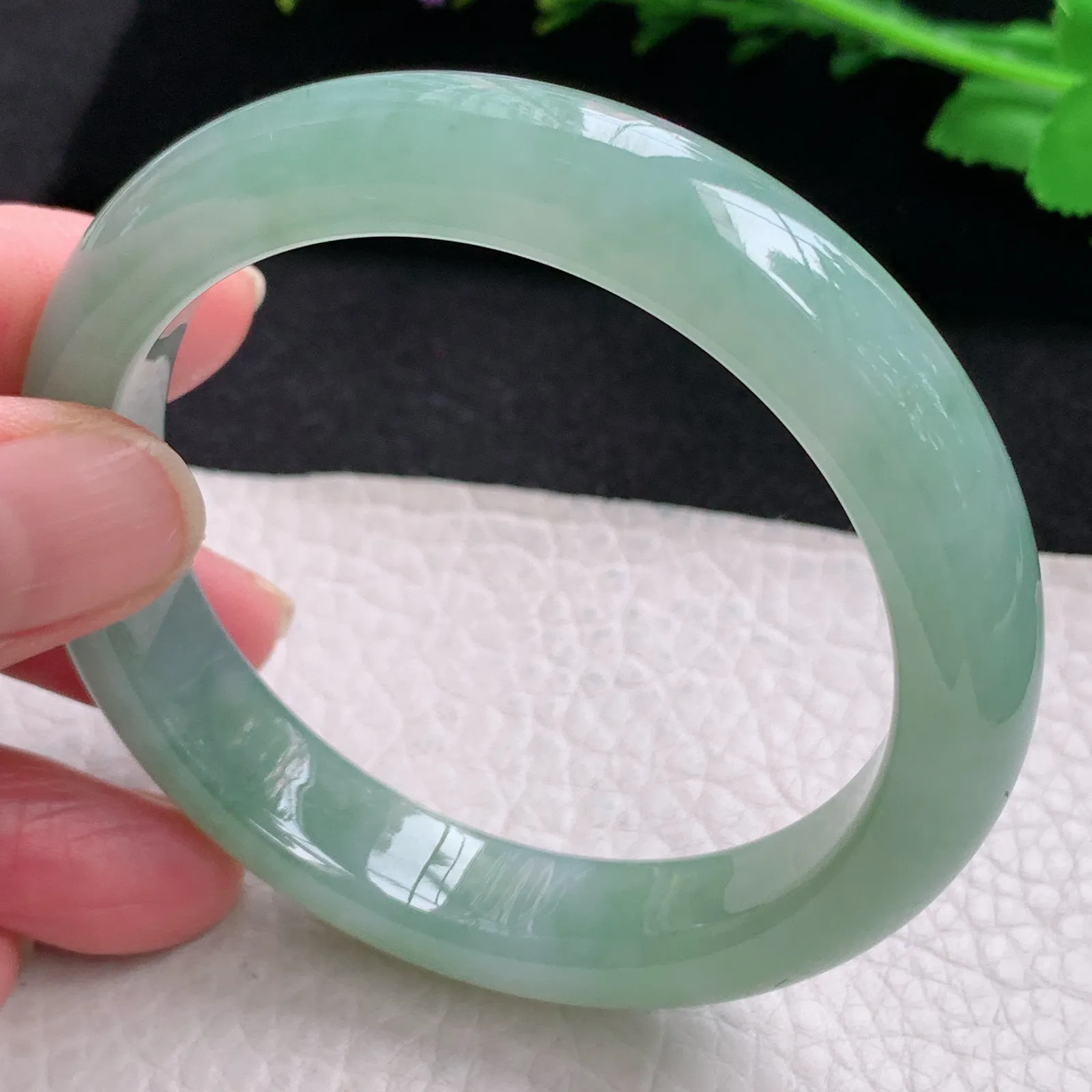r自然光56*12*8.2平安镯 缅甸翡翠玉手镯冰晴水灵宽边玉手环