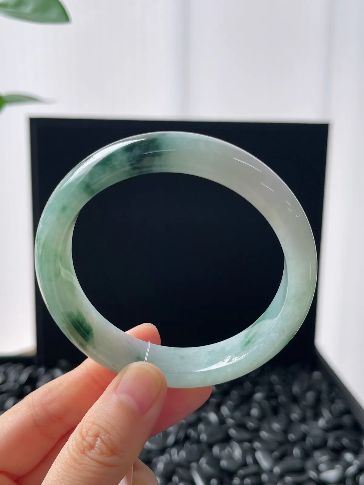 正圈58圈口，翡翠糯化种飘绿手镯