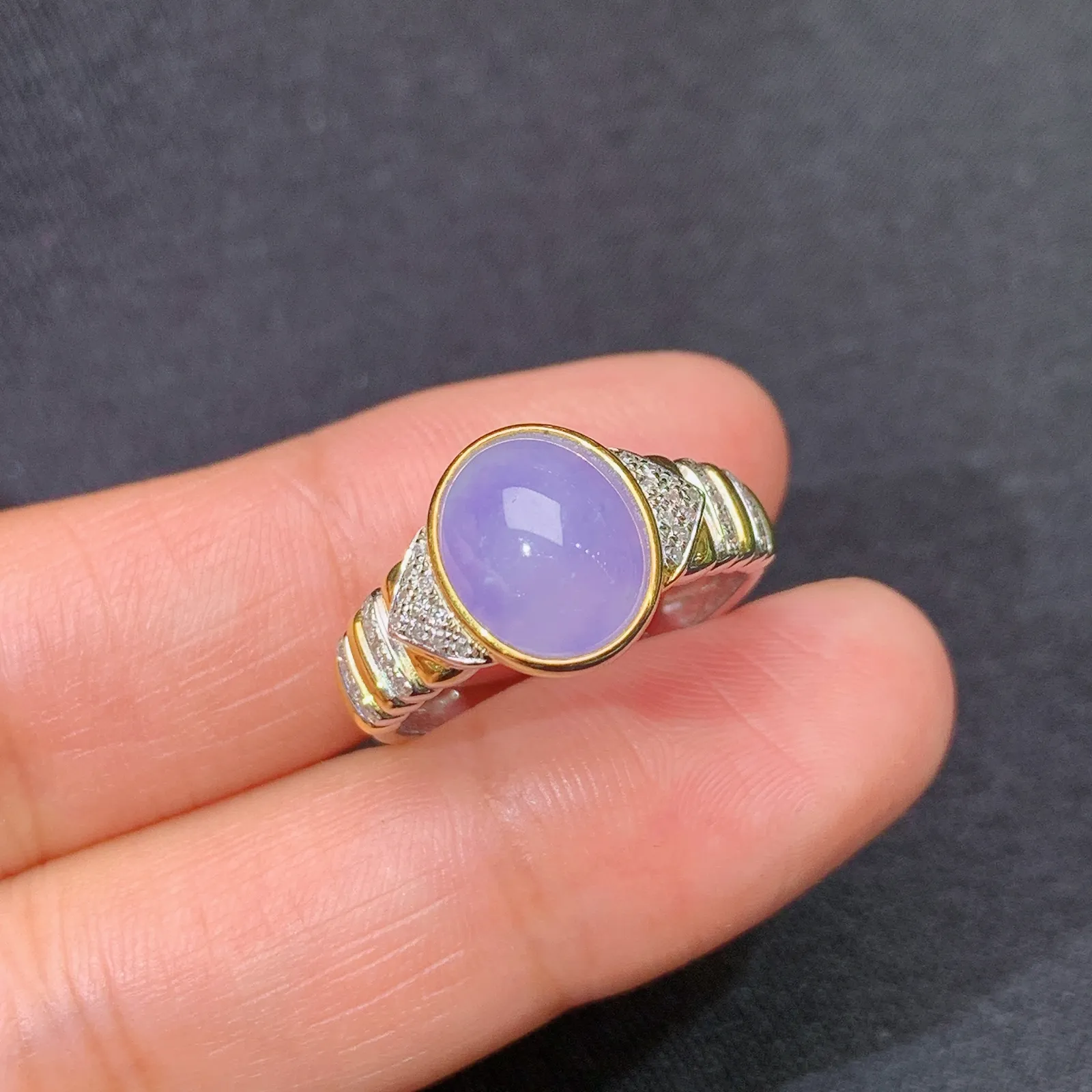 紫罗兰蛋面戒指 18k金镶嵌，温润细腻，颜色浓郁 圈口14 尺寸10.5*8.7*3.5