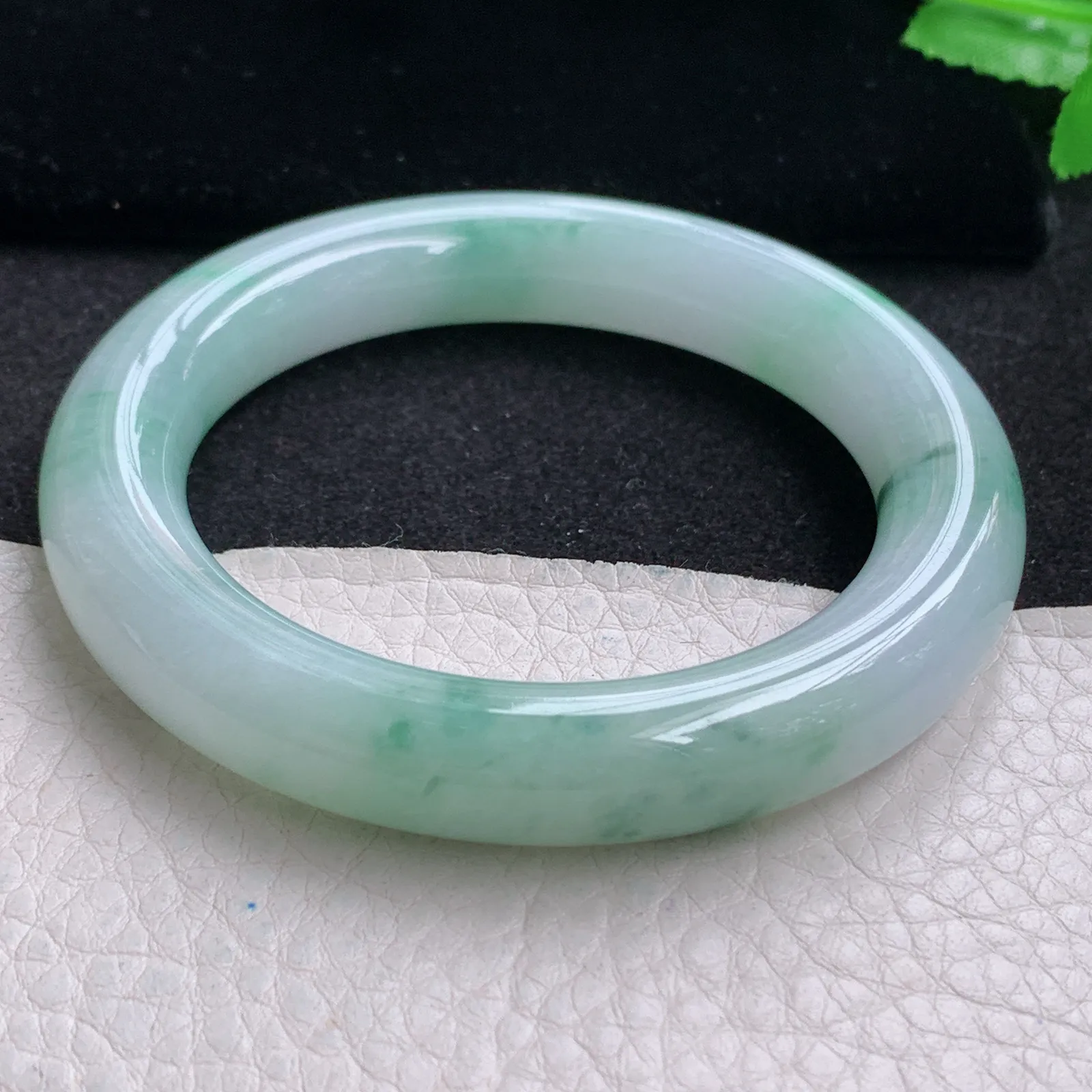 r自然光54*11.5*10.6美人镯 缅甸翡翠玉手镯飘花水灵圆条玉手环 叮当镯