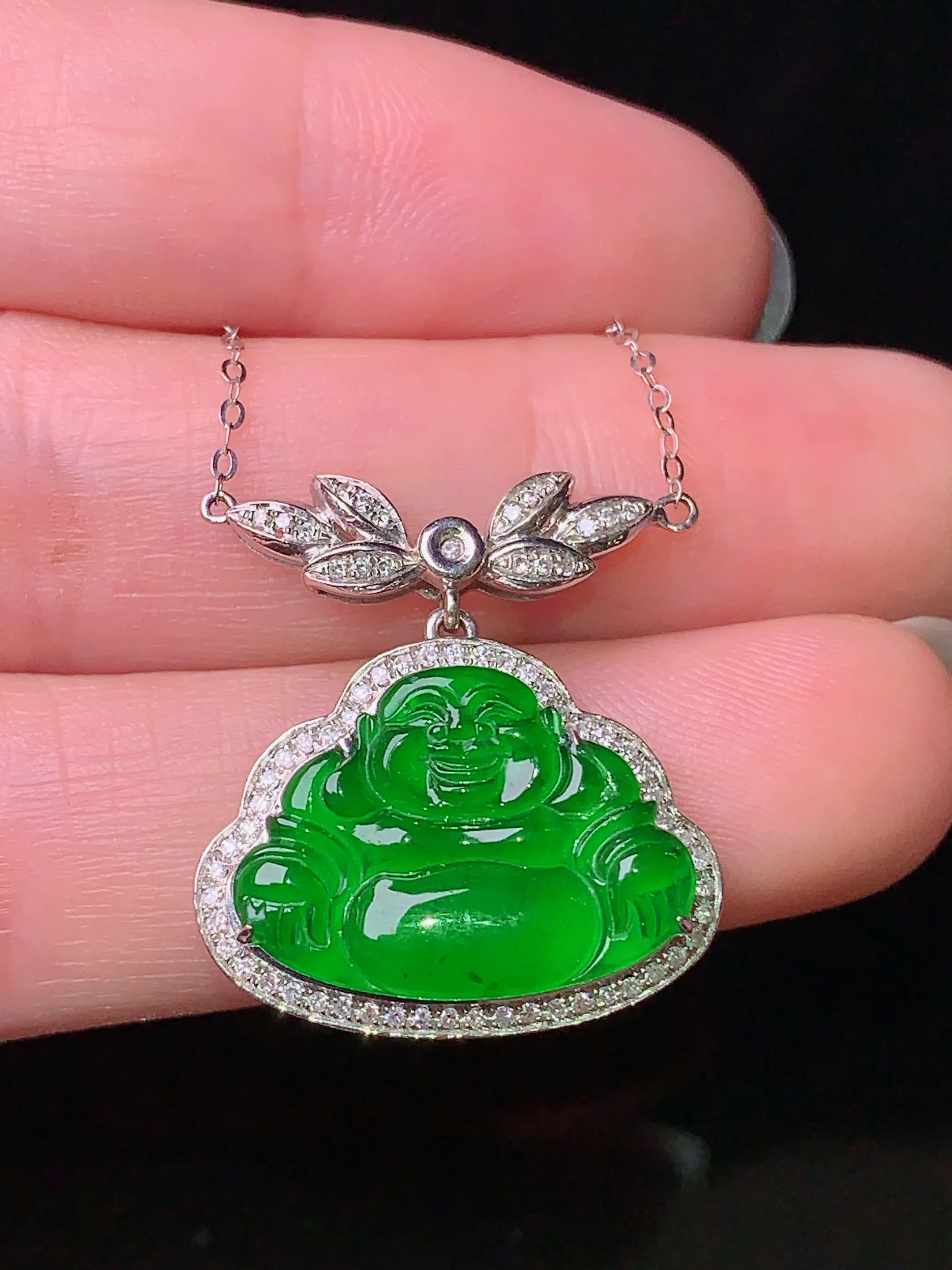 18k金钻镶嵌满绿佛公项链 玉质细腻 色泽清新艳丽 整体尺寸22.7*20.7*6.3
