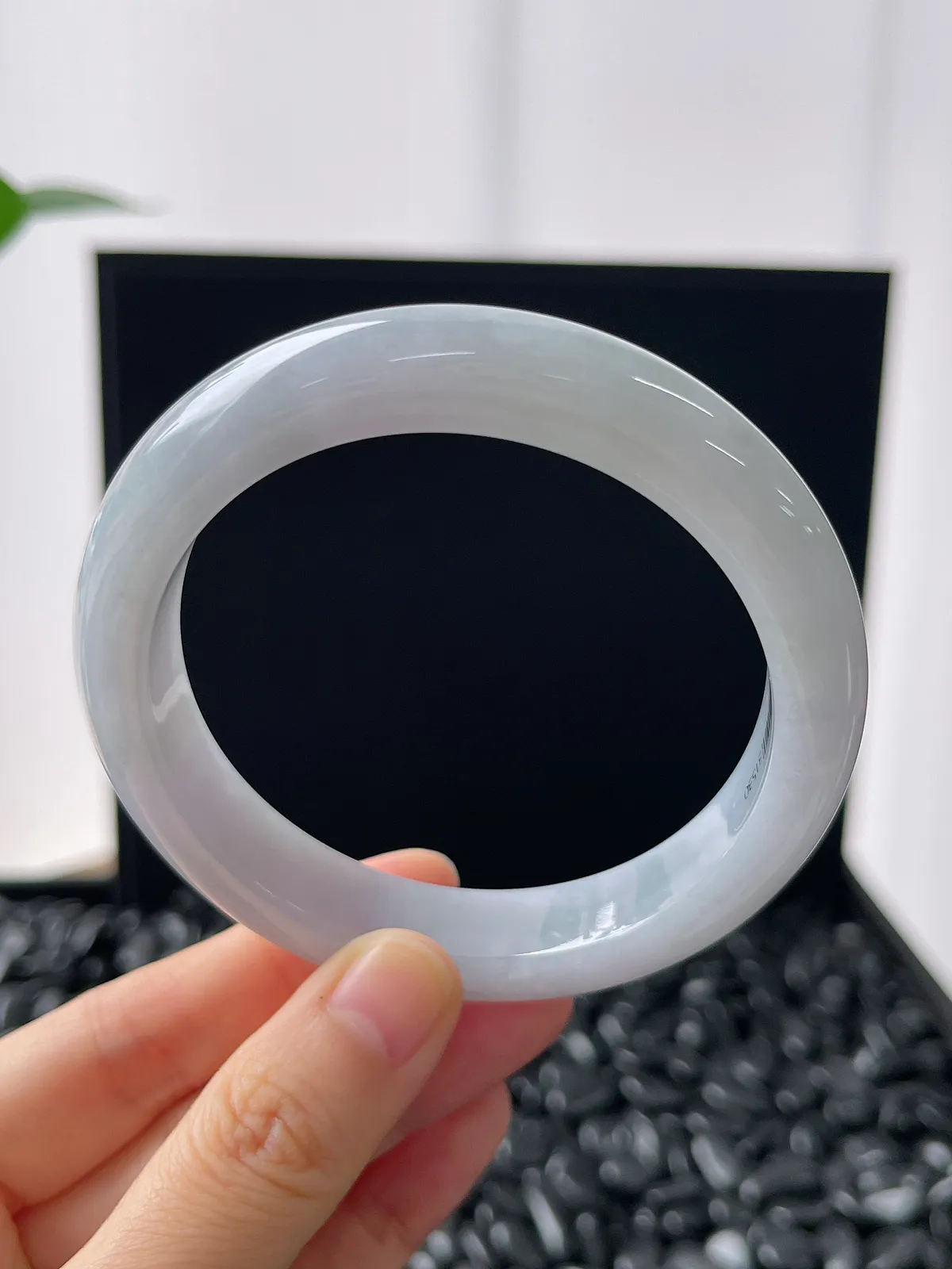 正圈59.8圈口，翡翠糯化种淡紫色手镯