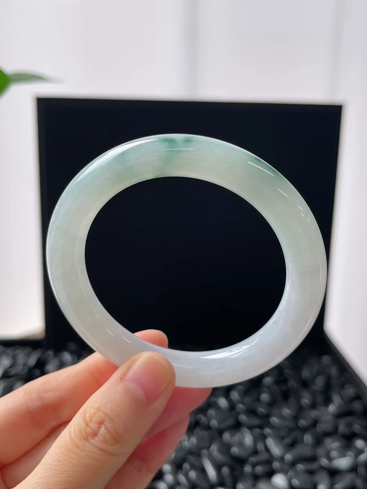 圆镯52.6圈口，翡翠糯化种飘花手镯