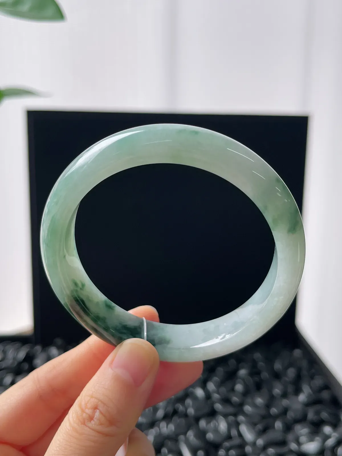 正圈58圈口，翡翠糯化种飘绿手镯