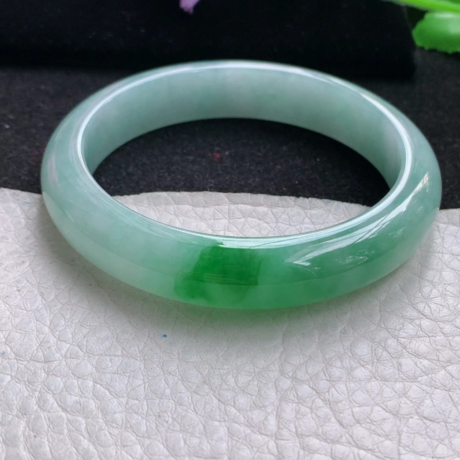 yh自然光55.8*11.7*7.6平安镯 缅甸翡翠玉手镯冰飘辣绿宽边玉手环