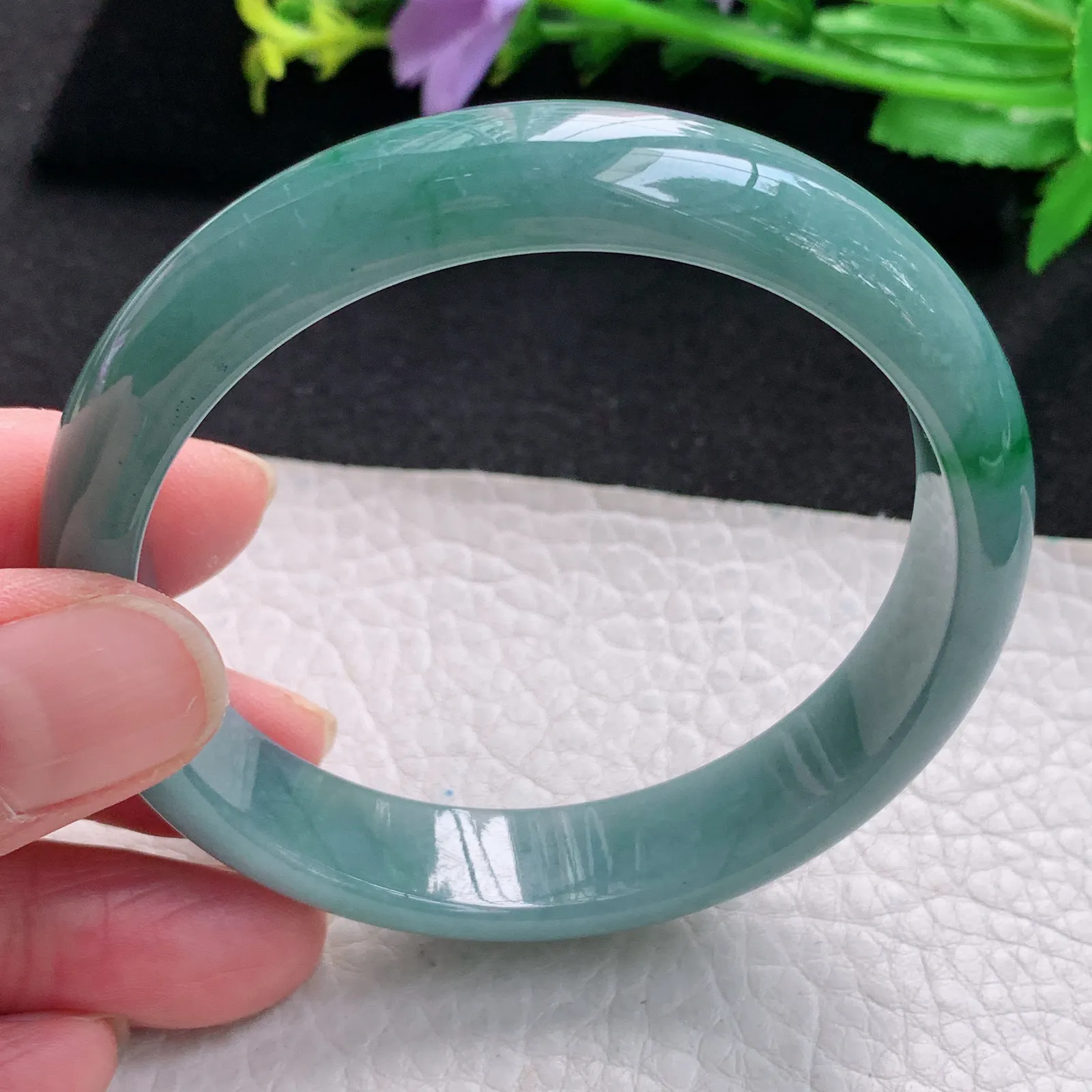 js自然光58*12.5*7平安镯 翡翠a货玉手镯飘绿花蓝韵气质款宽边玉手环