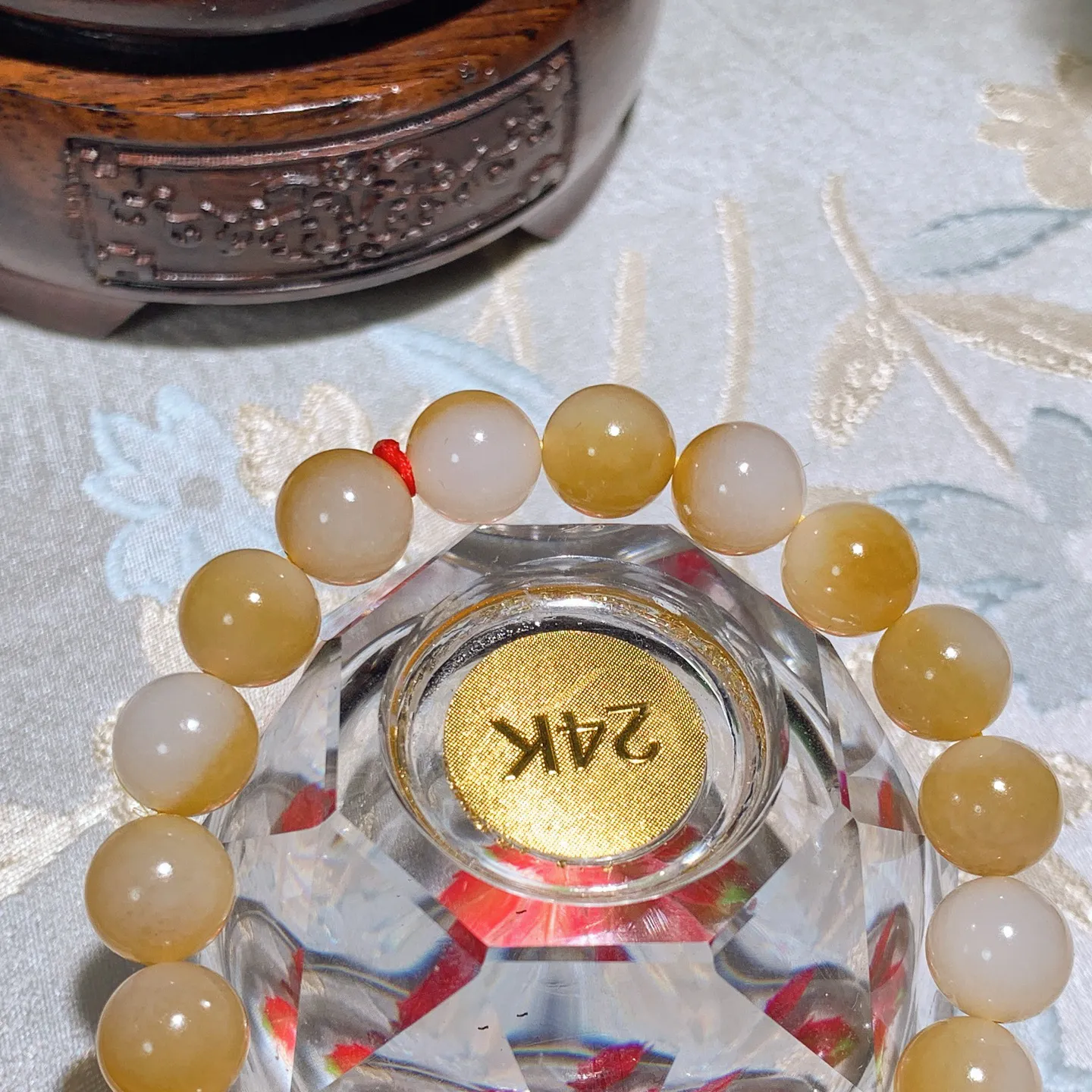 新疆和田玉羊脂白且末糖圆珠手串。单颗尺寸10重29.5克。玉质细腻油润。手推出油。佩戴高端典雅。lt251118