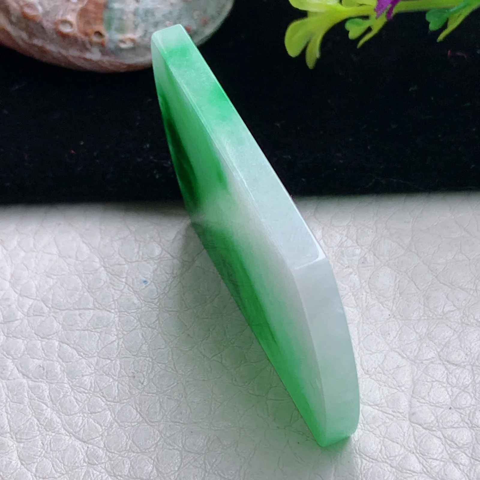 zzx自然光49*31.8*4天然缅甸翡翠辣绿平安无事牌玉吊坠 玉挂件