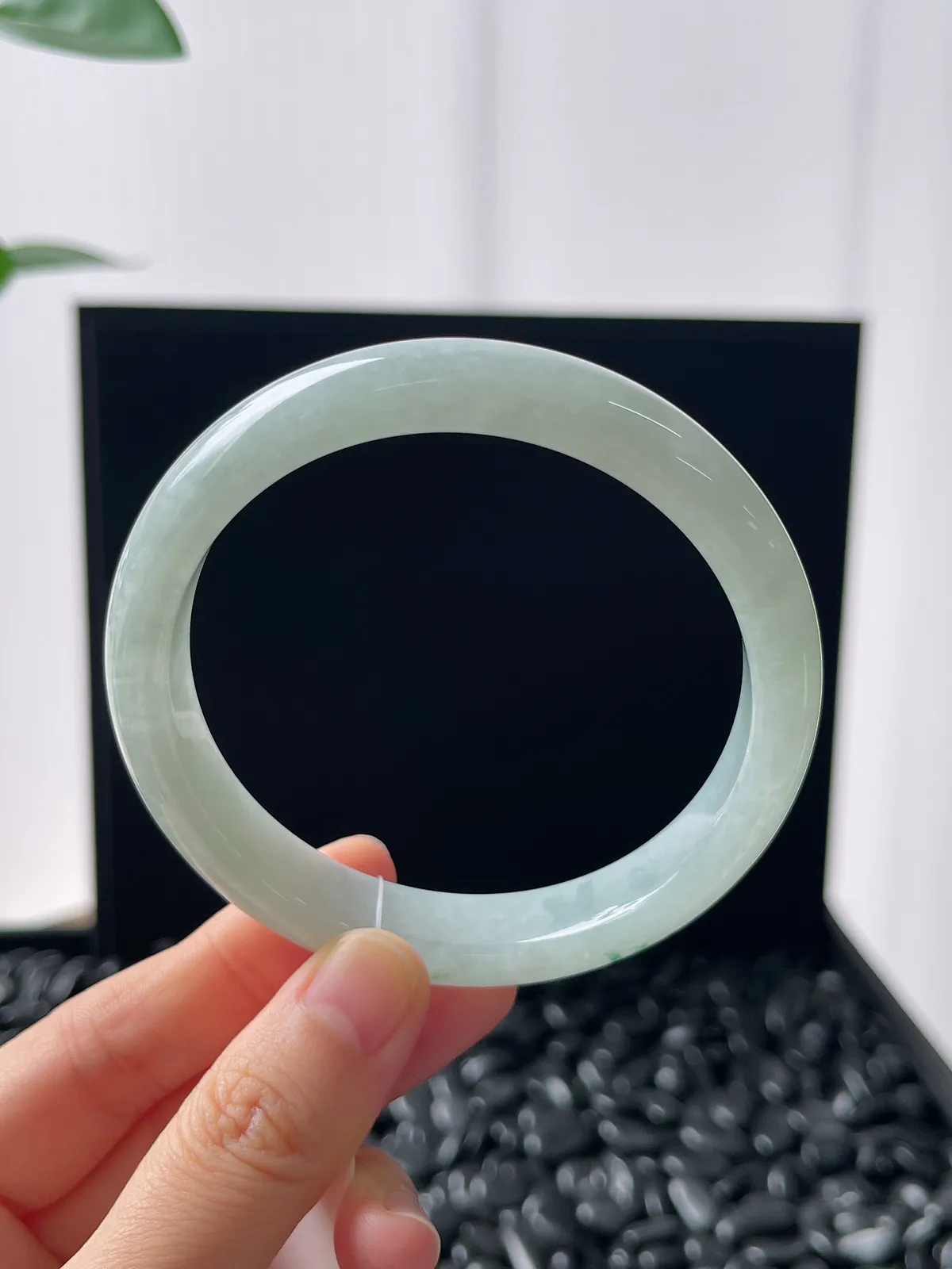 正圈60圈口，翡翠糯化种飘绿手镯