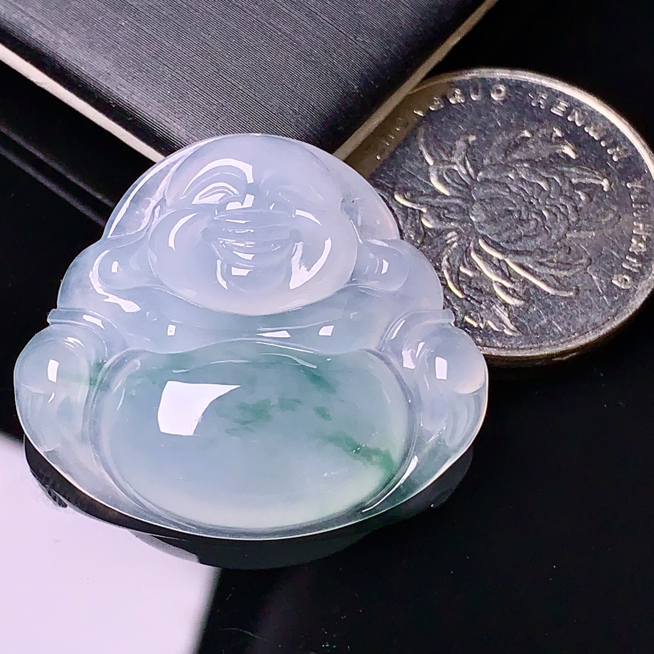 冰种飘绿佛公吊坠 玉质细腻 色泽清新艳丽 整体尺寸27.2*31.5*6.3