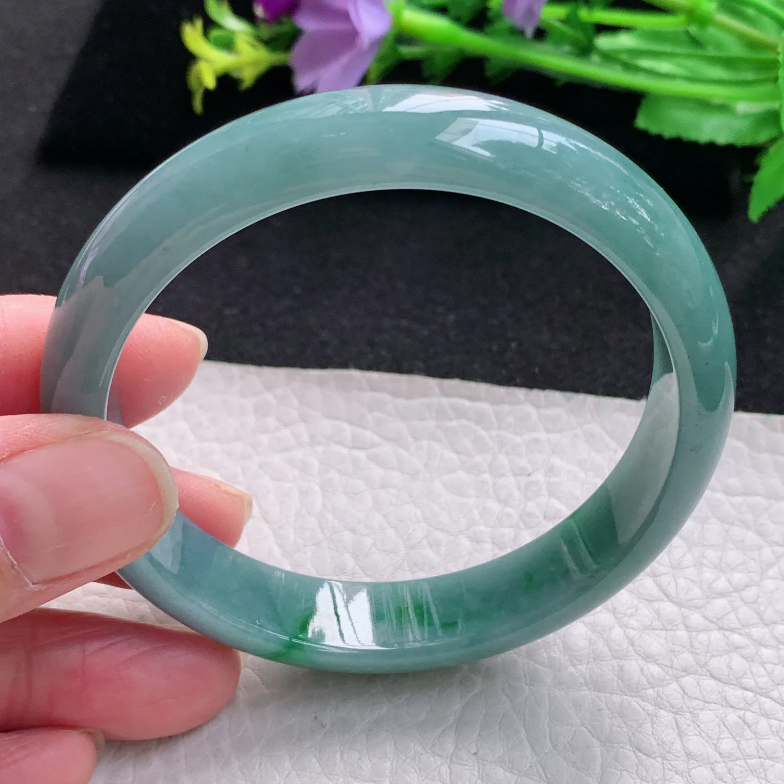 js自然光58*12.5*7平安镯 翡翠a货玉手镯飘绿花蓝韵气质款宽边玉手环