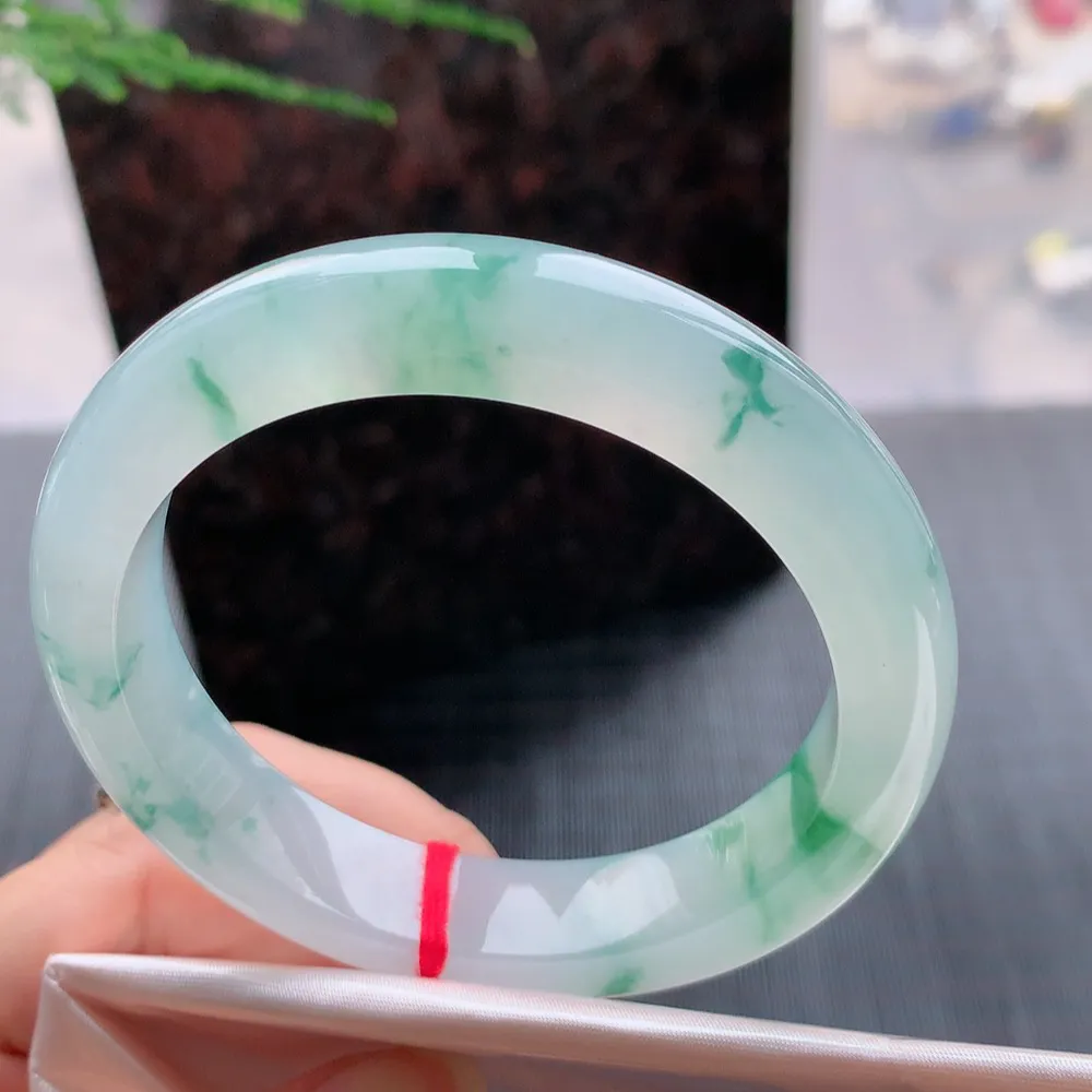 正圈高冰飘花 无瑕 尺寸:57.4/12.4/8.7 花美 种水好🥰🥰