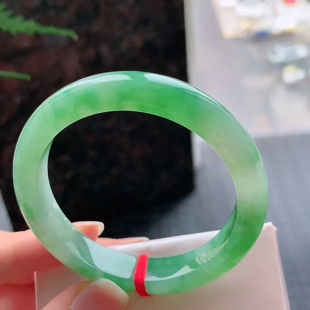 正圈冰阳绿 无瑕 尺寸:52.3/10.6/6.9 种色俱佳