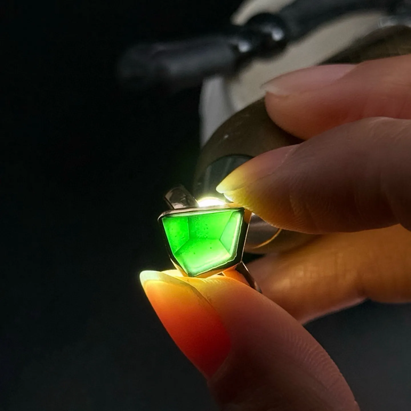 精品18k墨翠随形女戒 重金豪镶 打灯通透 尺寸12.5