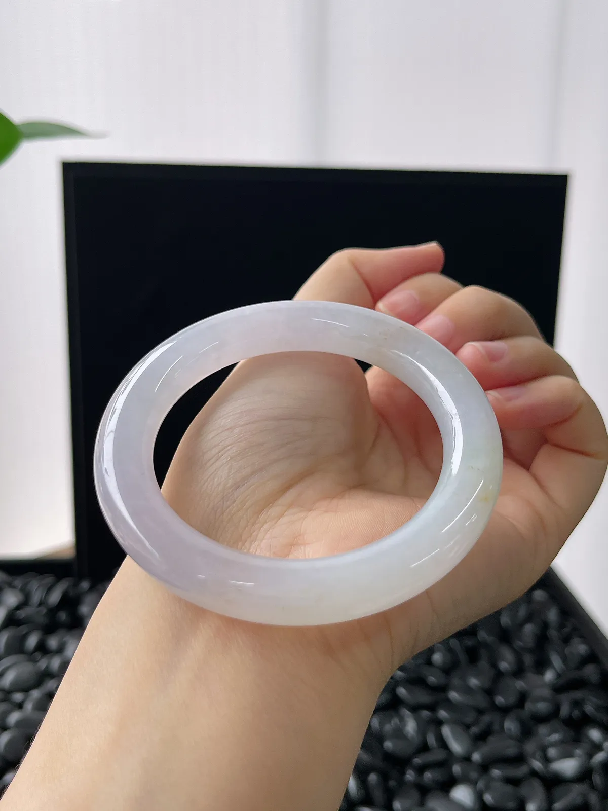 圆镯53.3圈口，翡翠冰糯种淡紫色手镯