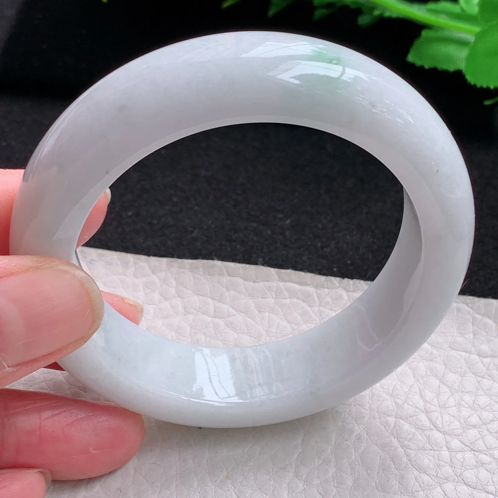 z自然光53.6*15.3*9.5轮胎镯 缅甸翡翠玉手镯飘绿厚装宽边玉手环