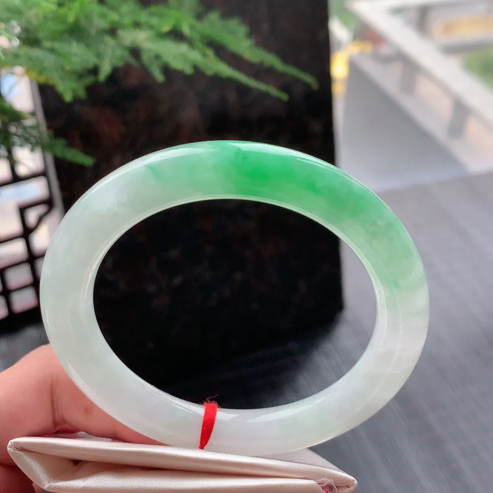 圆条冰糯阳绿 无瑕 尺寸:60.5/10.7 大圈口🥰🥰