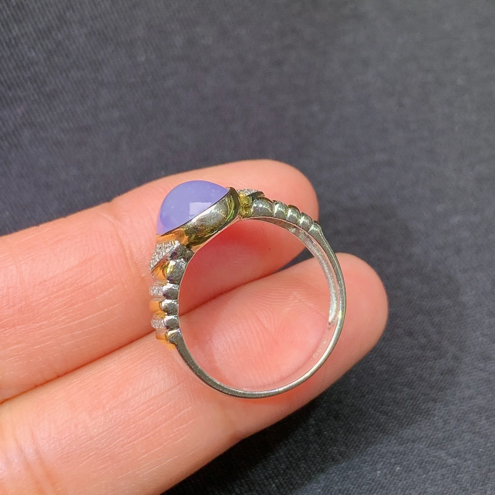 紫罗兰蛋面戒指 18k金镶嵌，温润细腻，颜色浓郁 圈口14 尺寸10.5*8.7*3.5