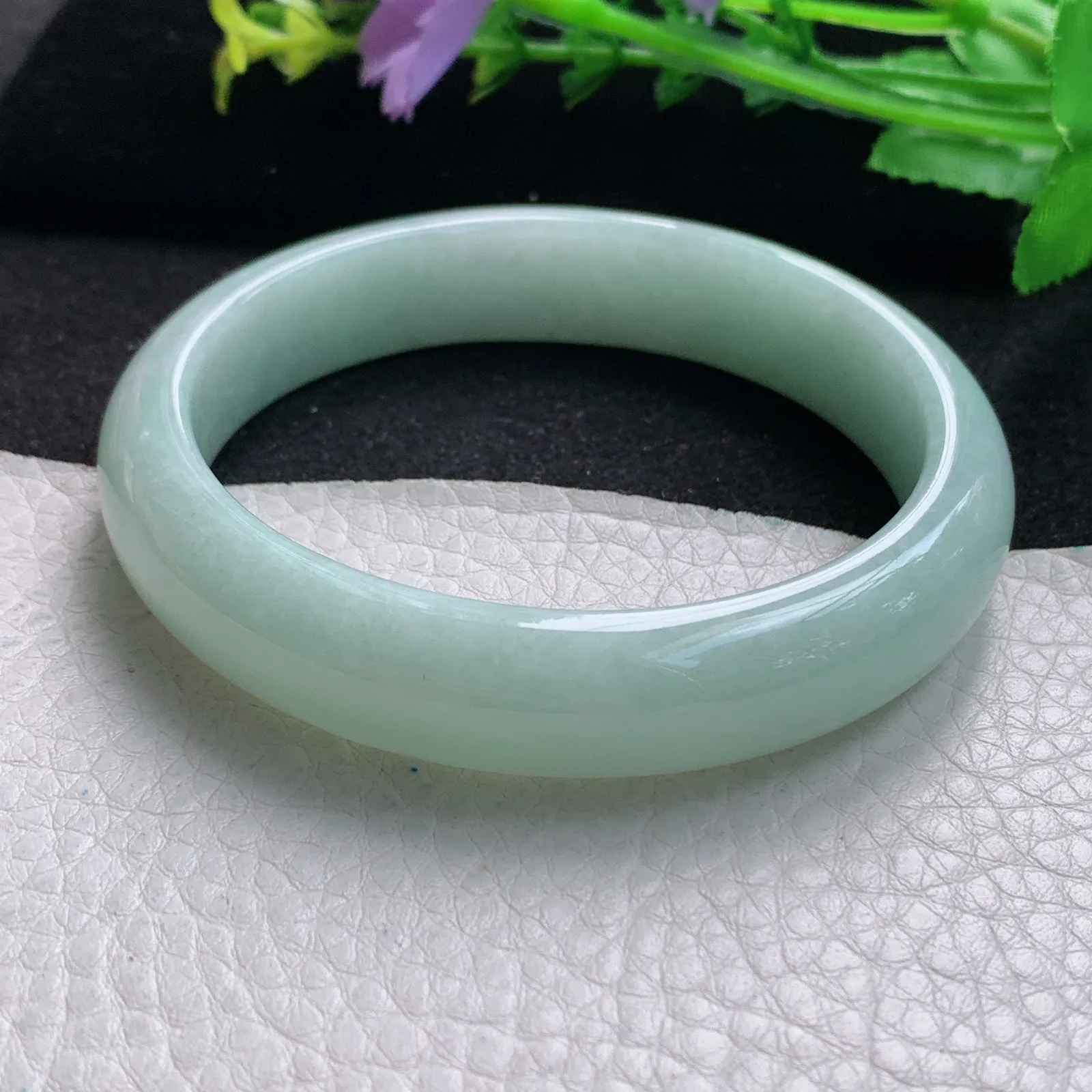 xx大圈口62*13.8*8平安镯 缅甸翡翠玉手镯浅绿清新宽边玉手环