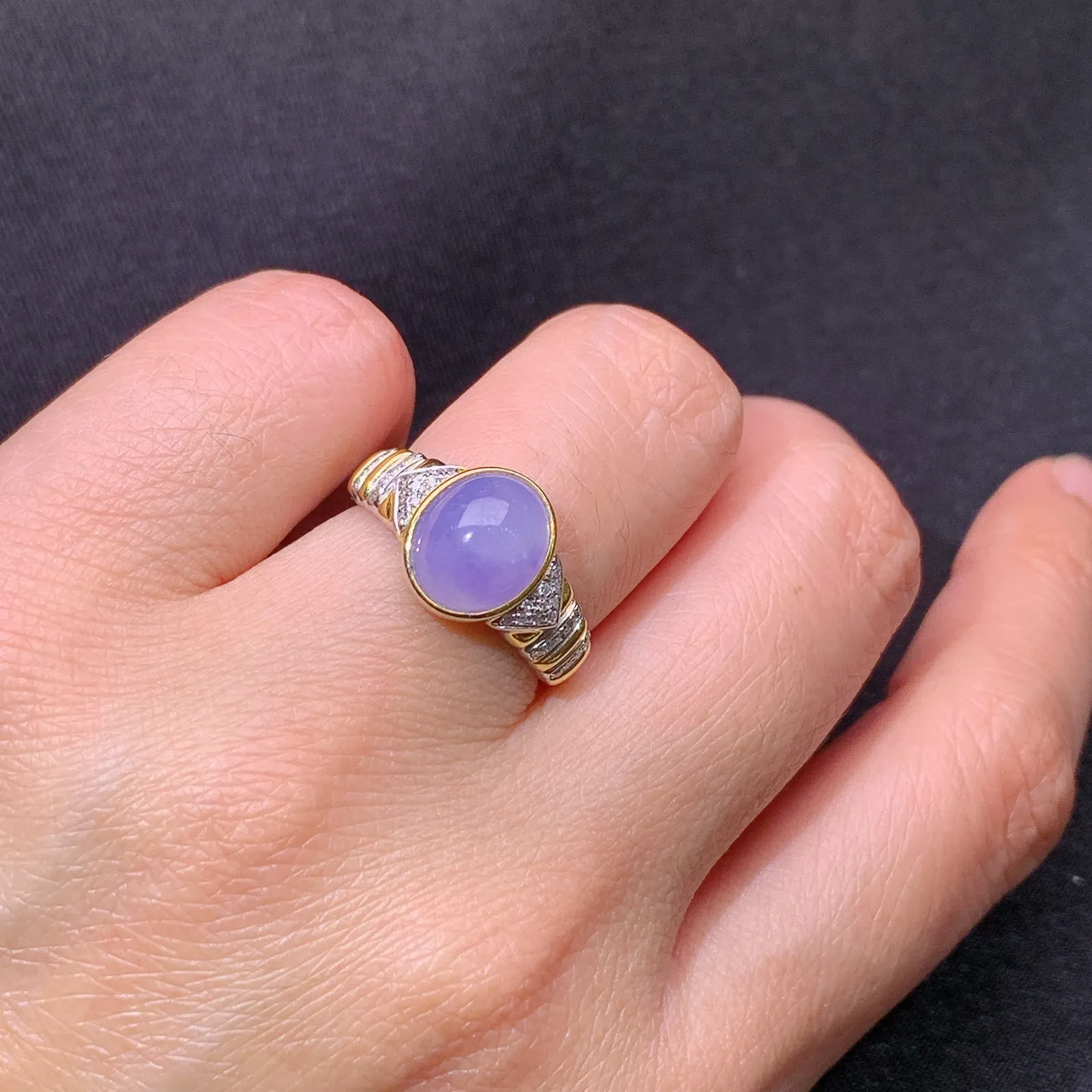 紫罗兰蛋面戒指 18k金镶嵌，温润细腻，颜色浓郁 圈口14 尺寸10.5*8.7*3.5