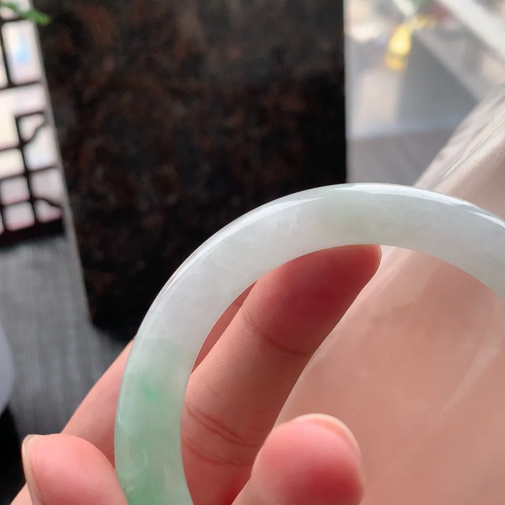 圆条冰糯阳绿 无瑕 尺寸:60.5/10.7 大圈口🥰🥰