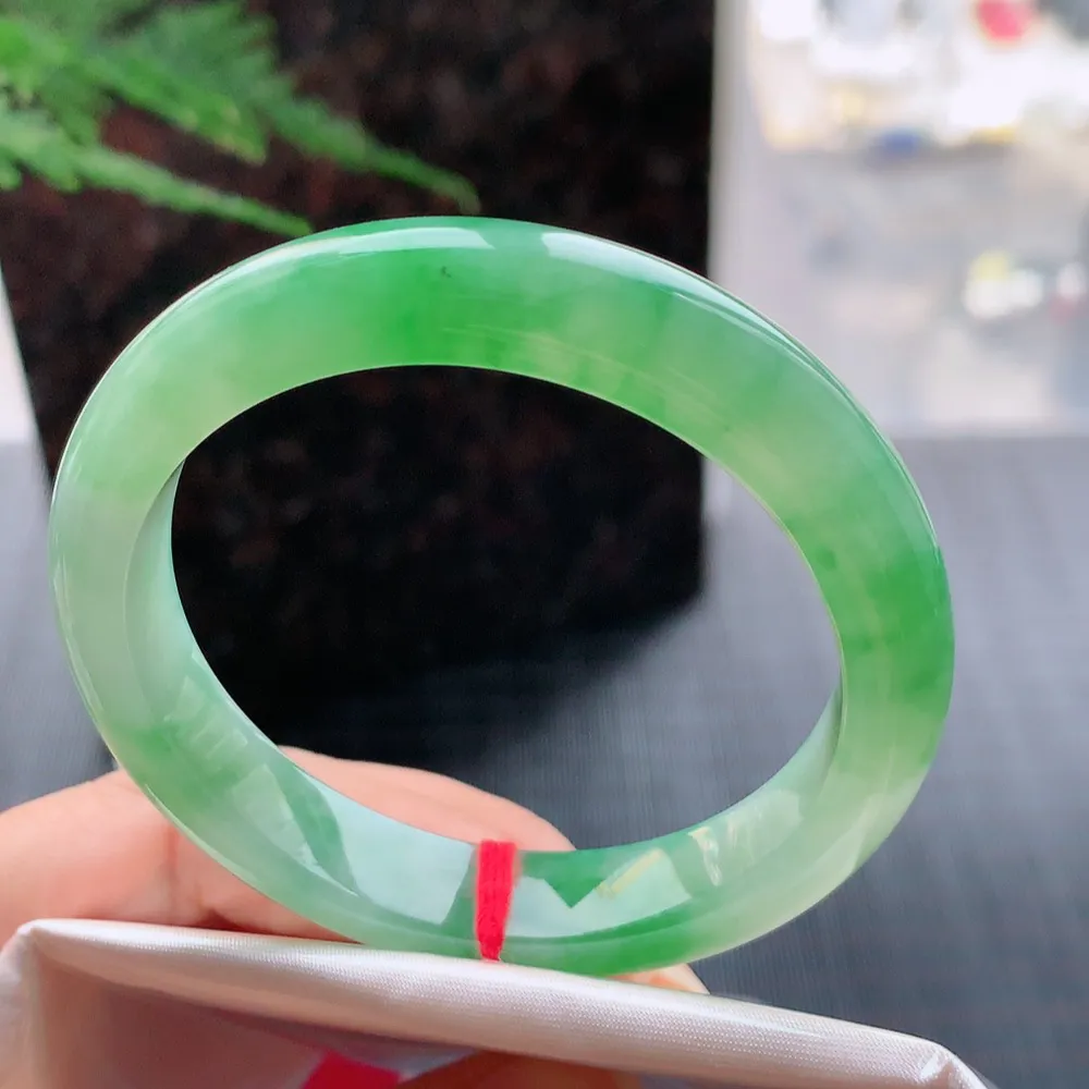 正圈冰阳绿 无瑕 尺寸:52.3/10.6/6.9 种色俱佳