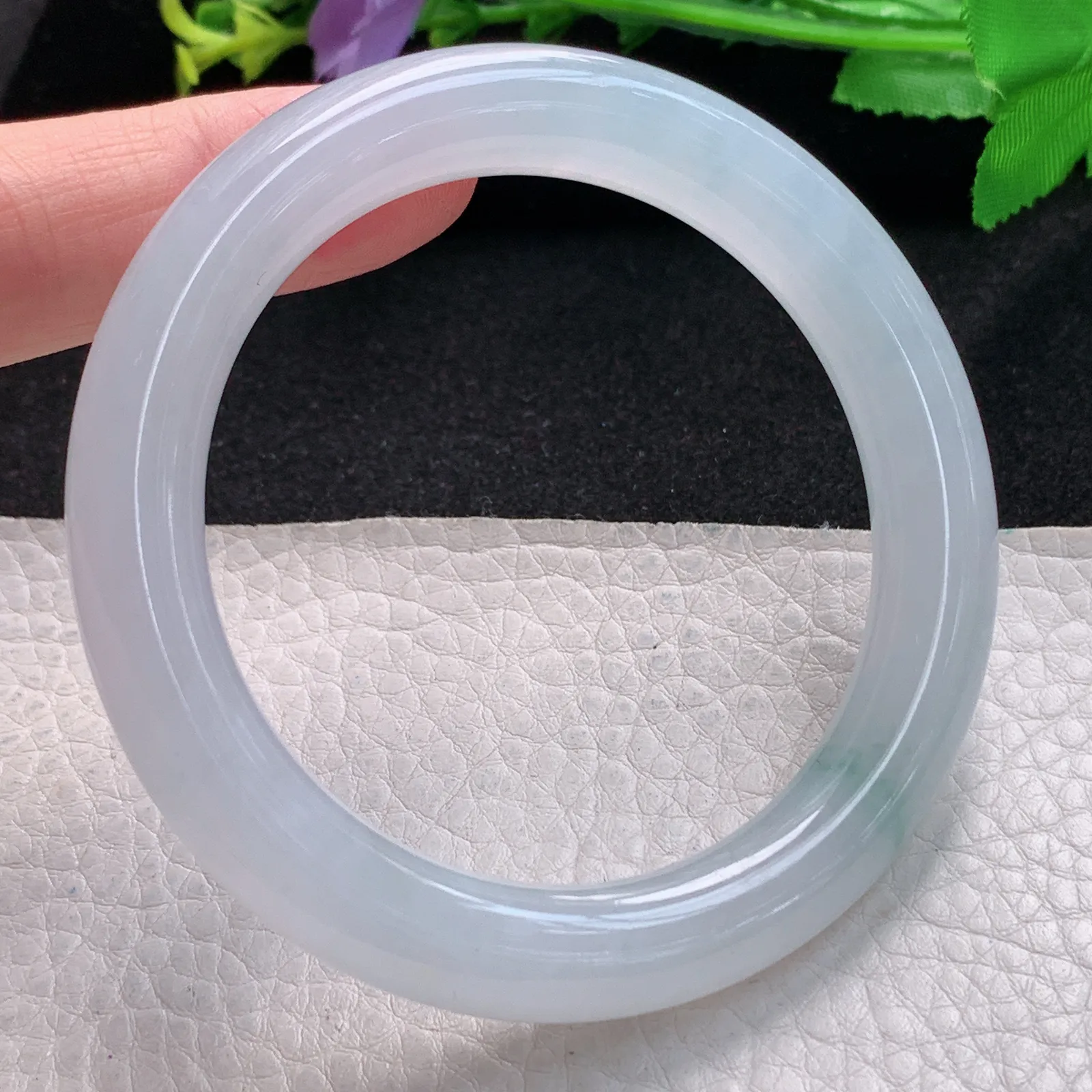 xo自然光55.5*9.8*10美人镯 缅甸翡翠玉手镯冰荧飘花圆条玉手环 叮当镯