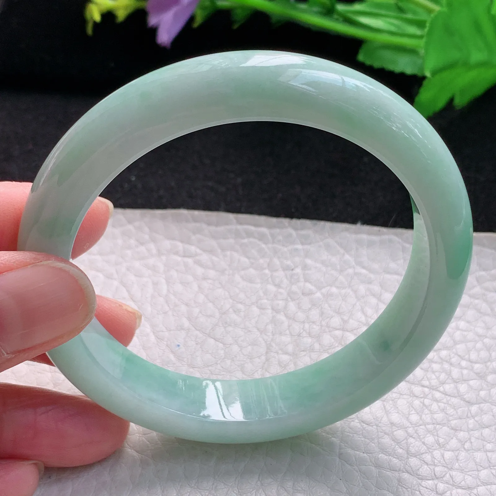 fl大圈口60mm平安镯 缅甸翡翠玉手镯飘绿大气高雅宽边玉手环