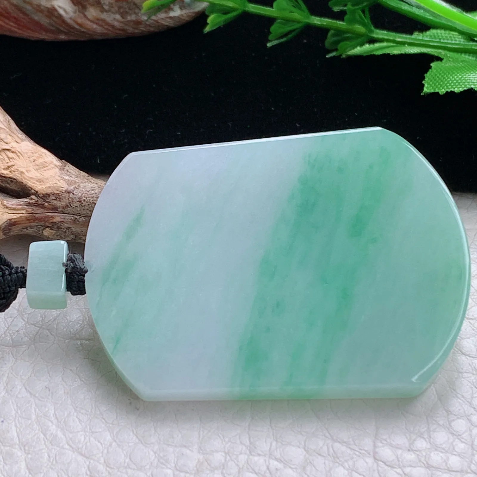 mut自然光53*40*5.5天然缅甸翡翠飘绿平安无事牌玉吊坠 玉挂件