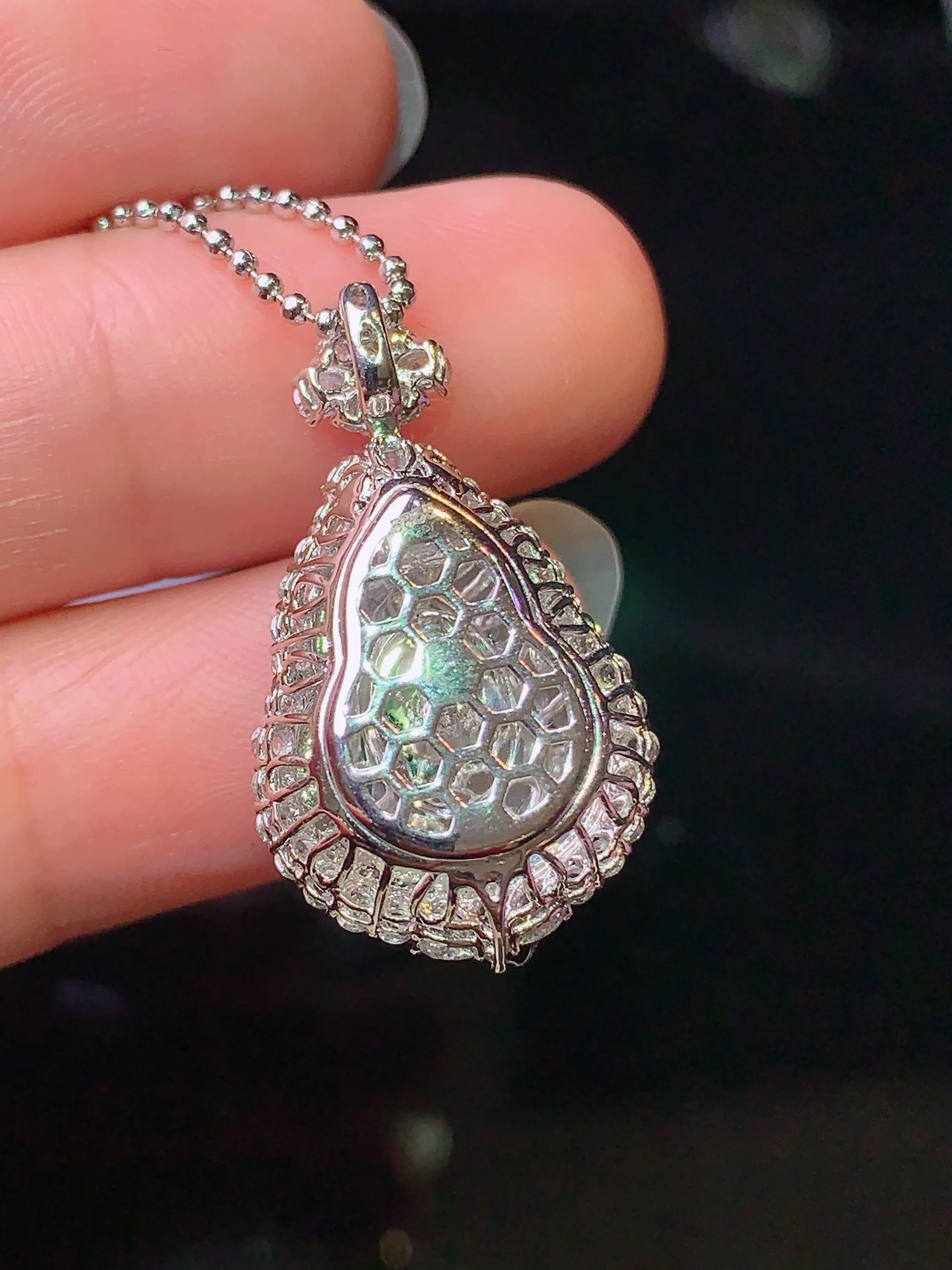 18k金钻镶嵌满绿葫芦吊坠 玉质细腻 色泽清新艳丽 整体尺寸27*15.5*9.8