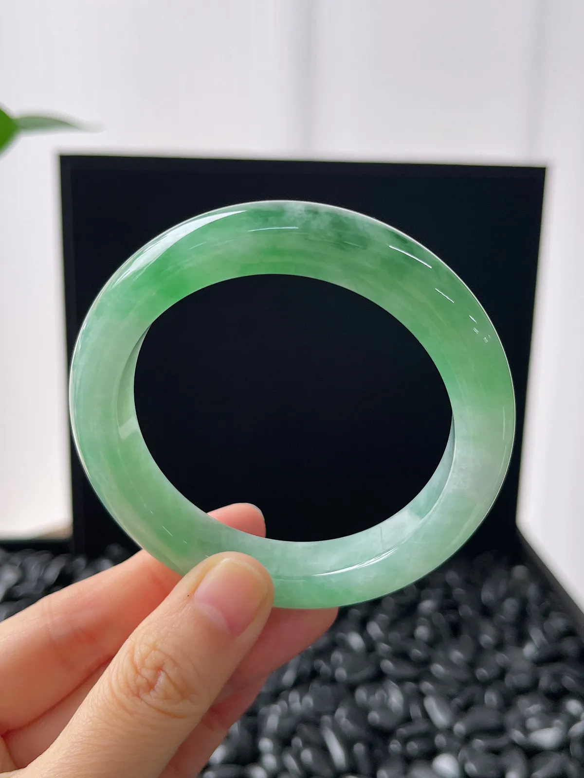 正圈54.3圈口，翡翠冰糯种绿色手镯