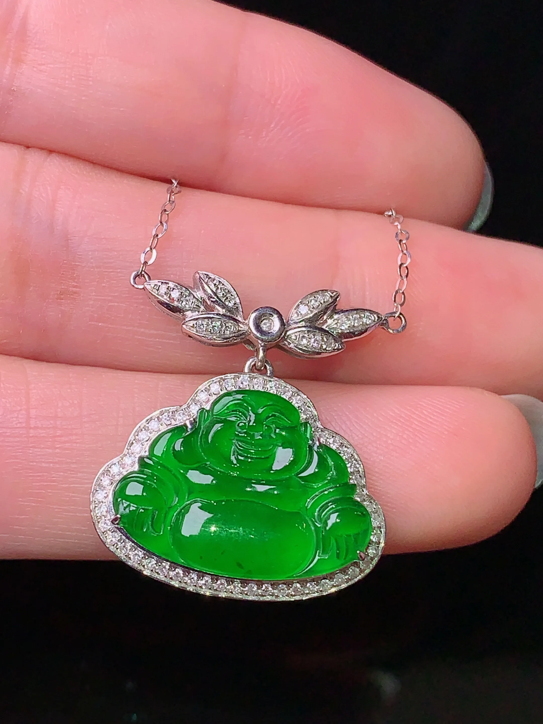 18k金钻镶嵌满绿佛公项链 玉质细腻 色泽清新艳丽 整体尺寸22.7*20.7*6.3