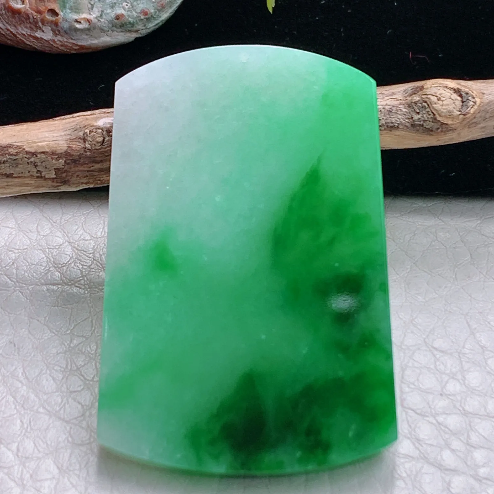 zzx自然光49*31.8*4天然缅甸翡翠辣绿平安无事牌玉吊坠 玉挂件