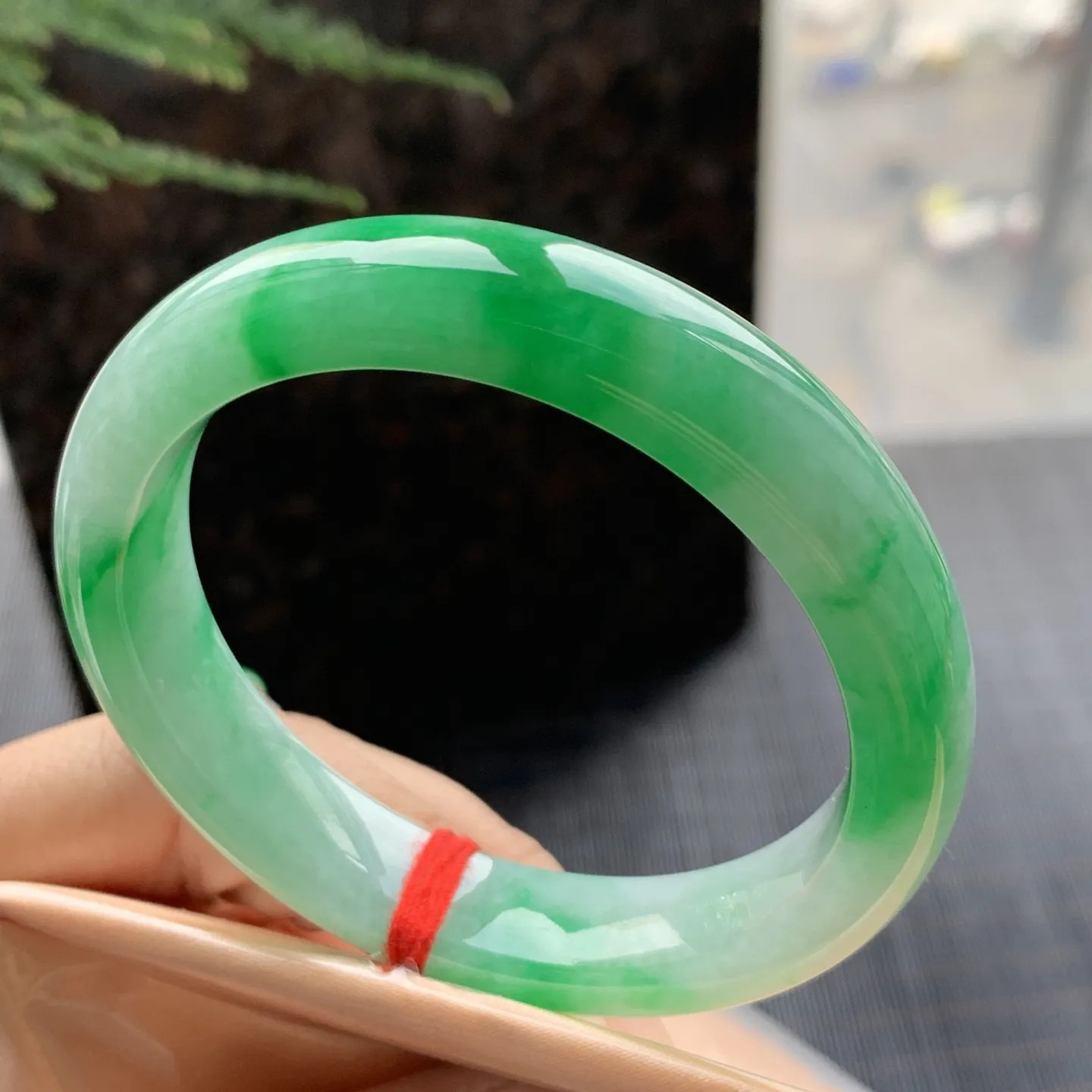 正圈一大圈阳绿 无瑕 尺寸:54.1/12/8.1 色好