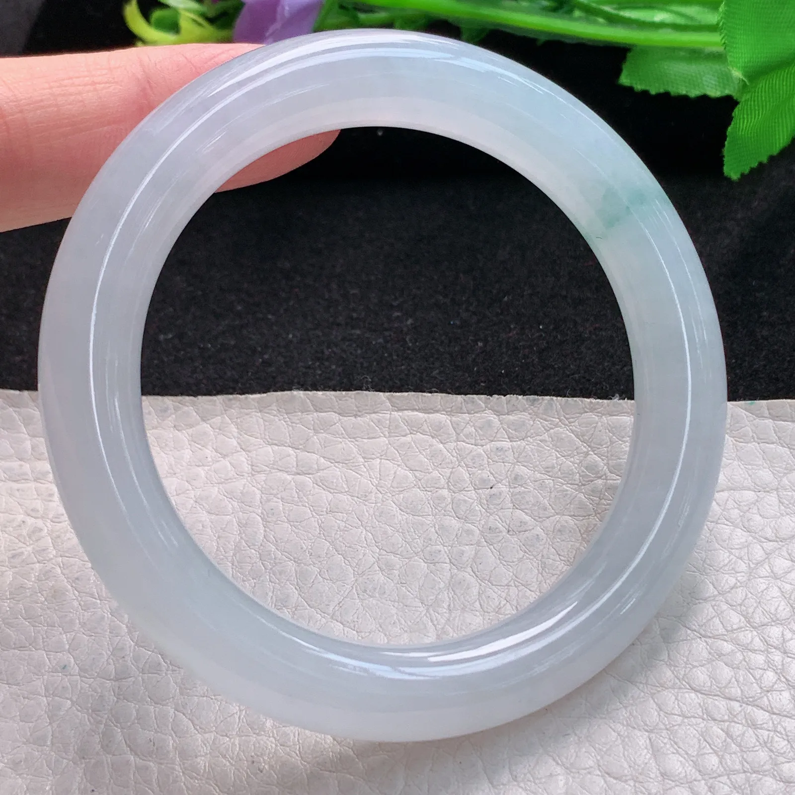 xo自然光55.5*9.8*10美人镯 缅甸翡翠玉手镯冰荧飘花圆条玉手环 叮当镯